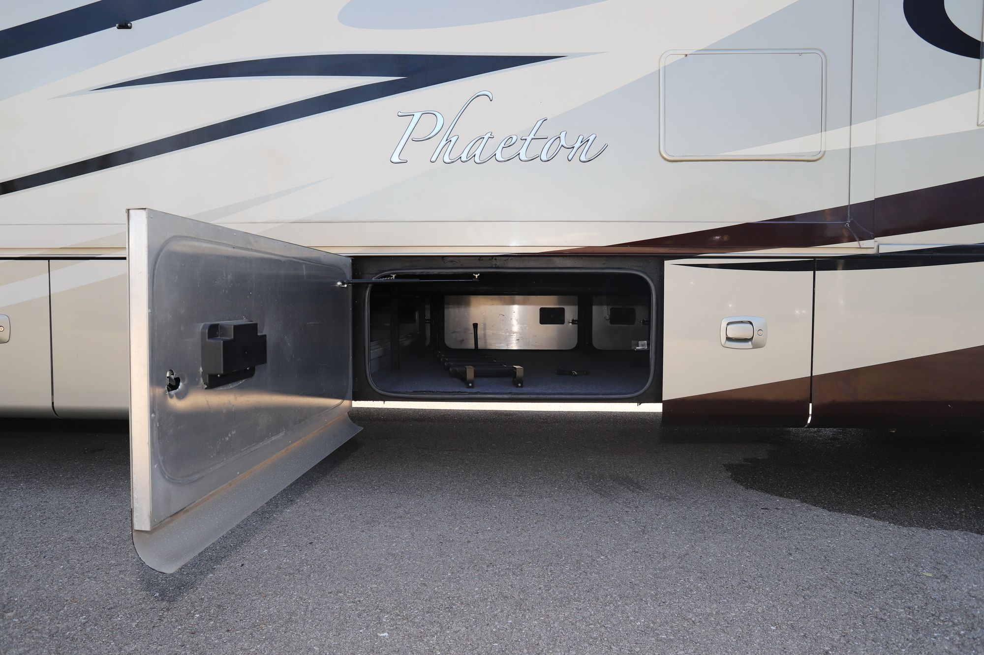 Used 2012 Tiffin Motor Homes Phaeton 40QBH Class A  For Sale