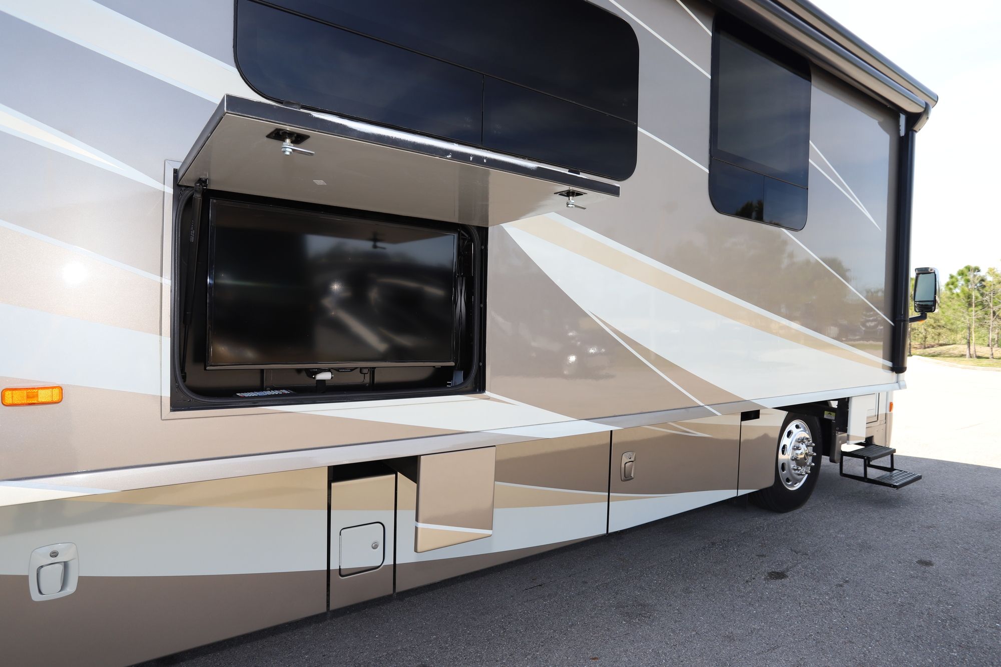 Used 2015 Winnebago Journey 42E Class A  For Sale