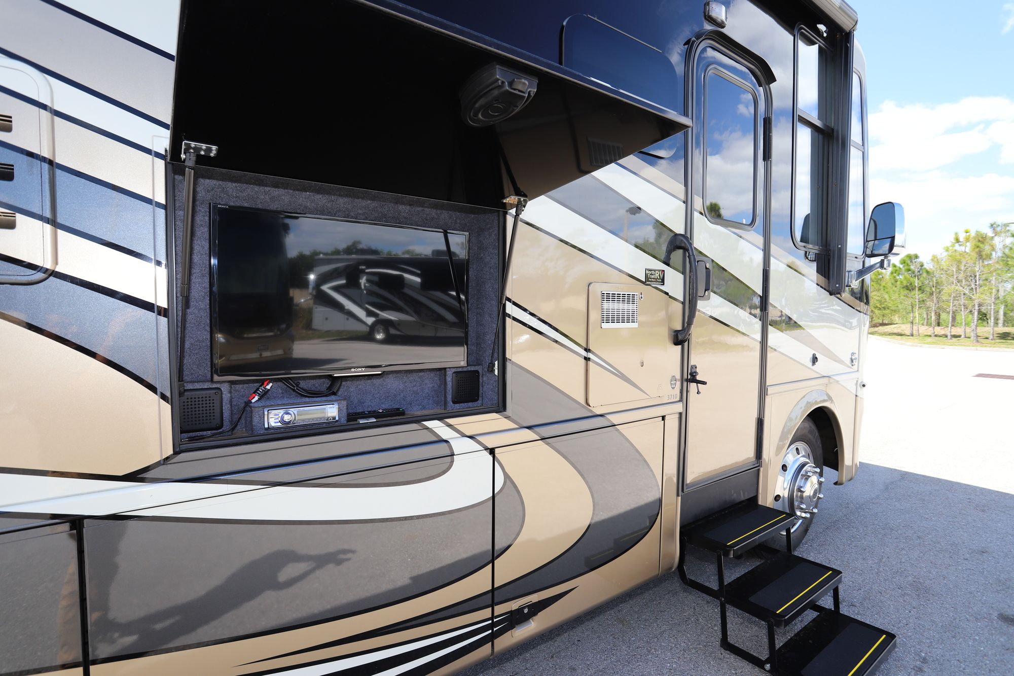 Used 2016 Newmar Canyon Star 3710 Class A  For Sale