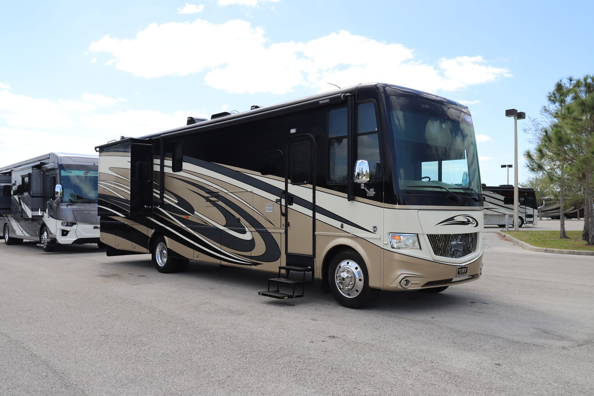 Used 2016 Newmar Canyon Star 3710 Class A  For Sale