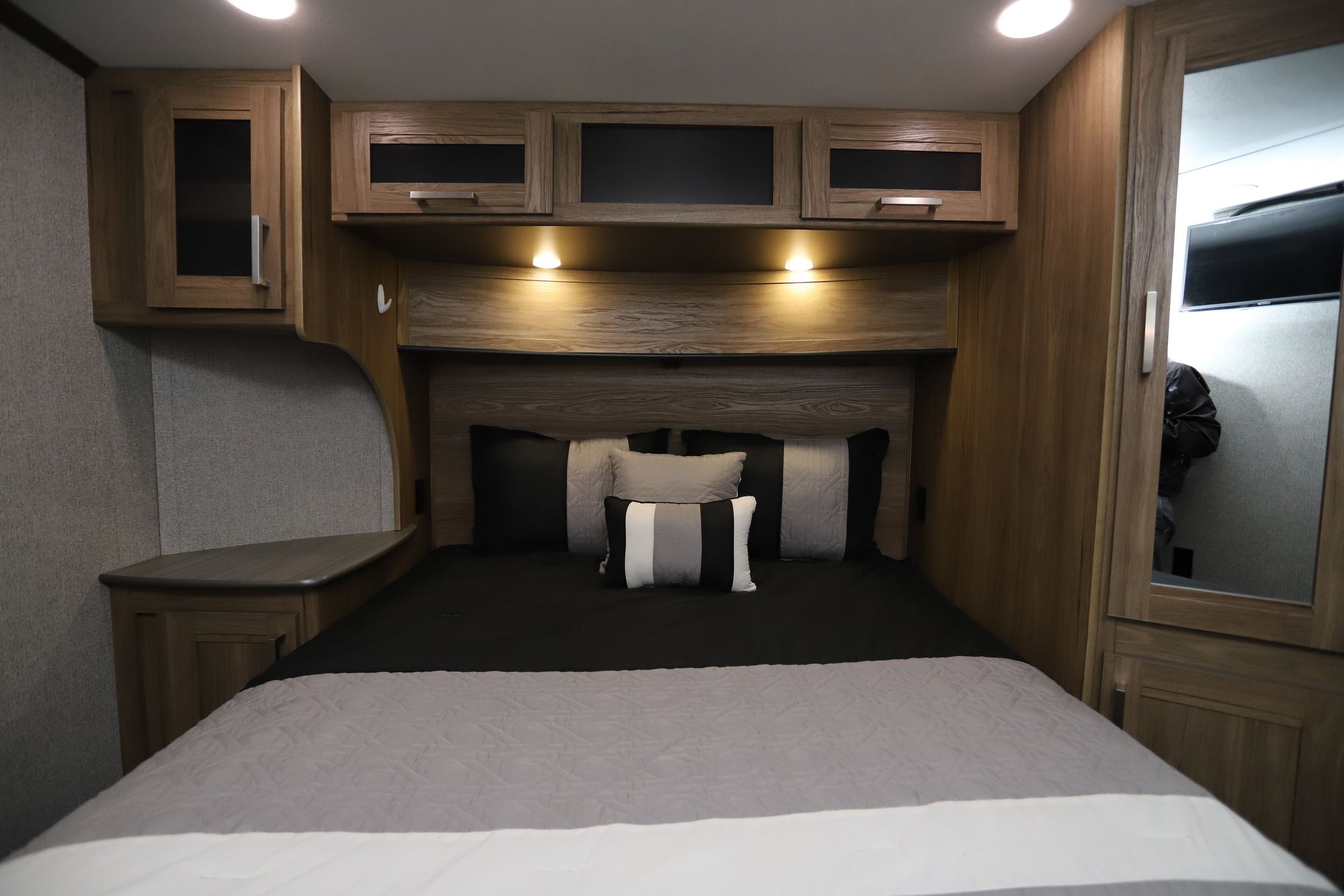 Used 2019 Dutchmen Endurance 3456 Fifth Wheel  For Sale