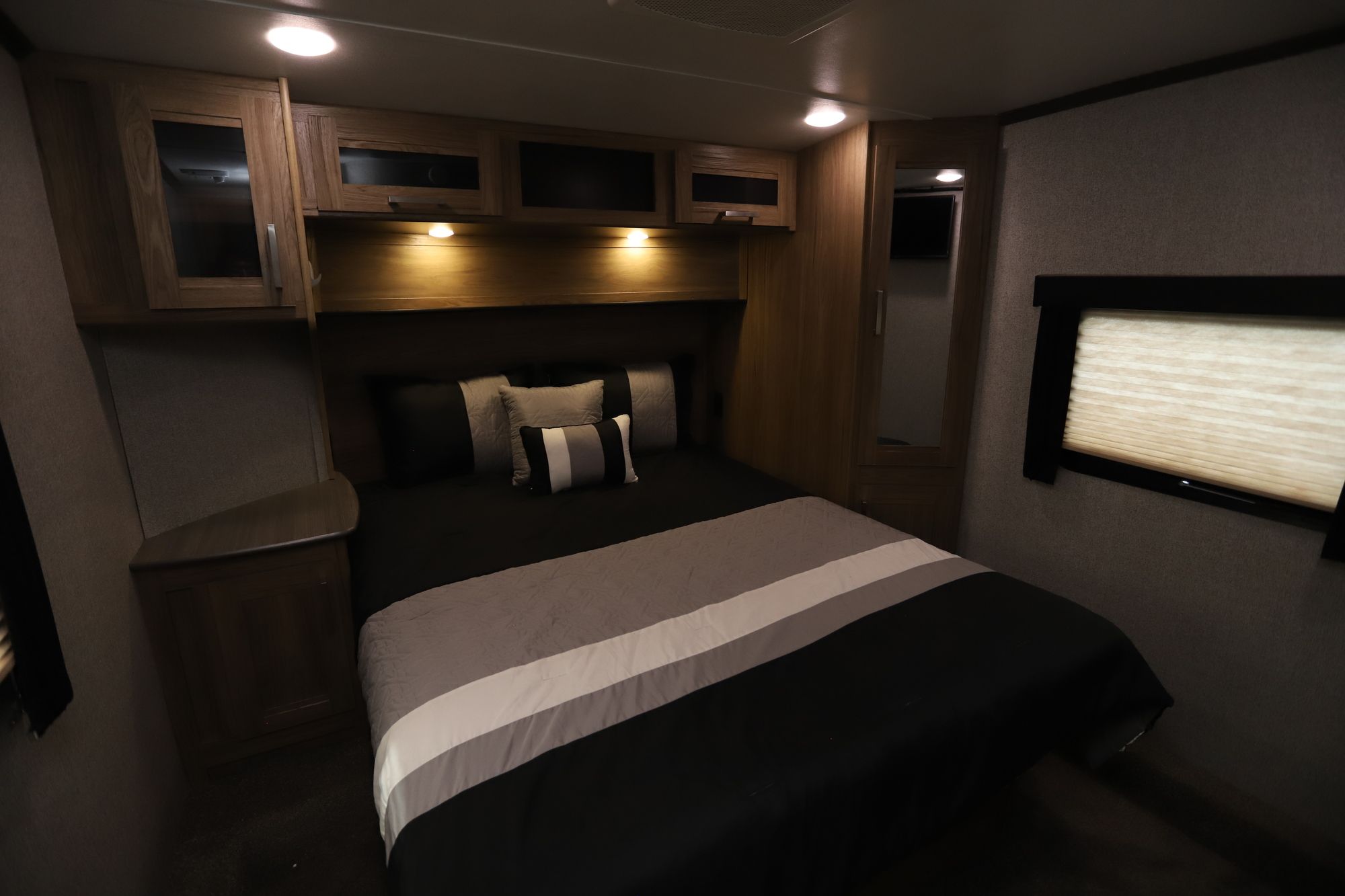 Used 2019 Dutchmen Endurance 3456 Fifth Wheel  For Sale