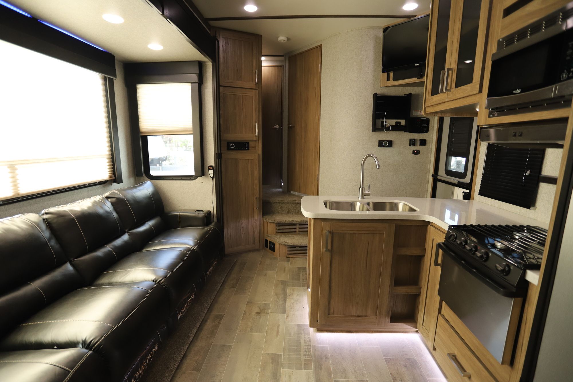 Used 2019 Dutchmen Endurance 3456 Fifth Wheel  For Sale