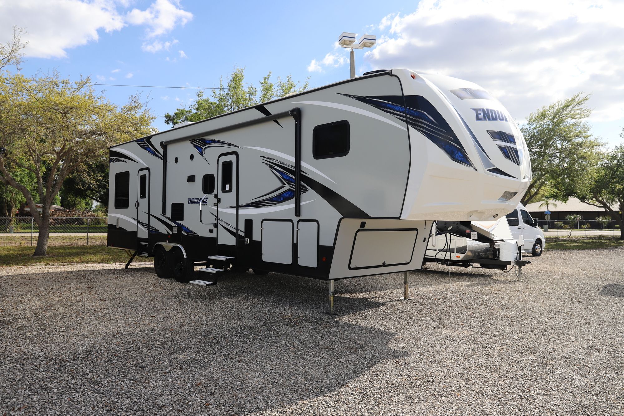 Used 2019 Dutchmen Endurance 3456 Fifth Wheel  For Sale