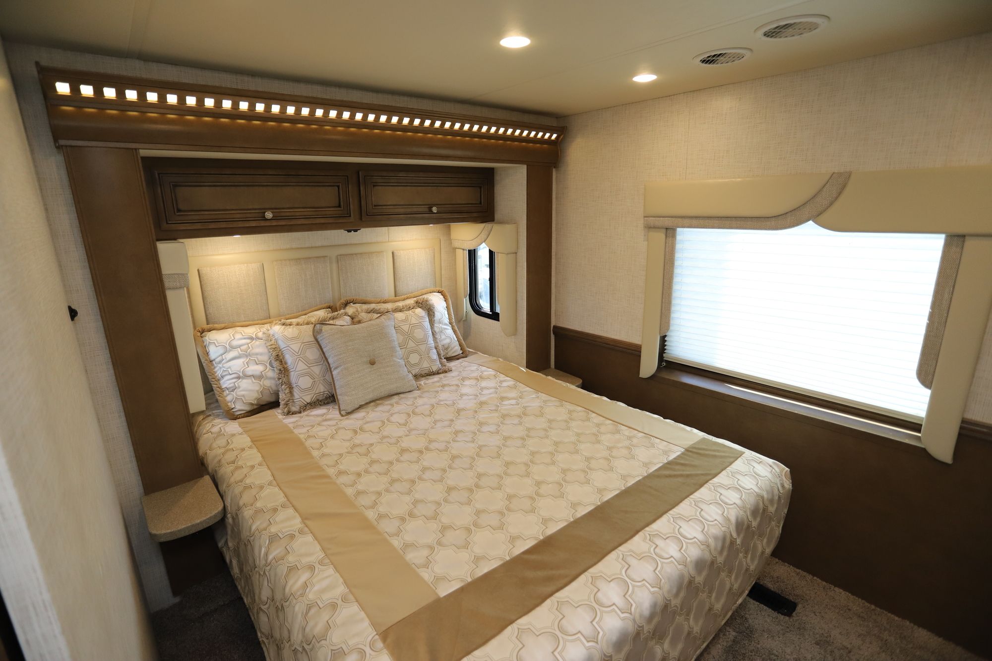 New 2021 Newmar Bay Star Sport 3315 Class A  For Sale