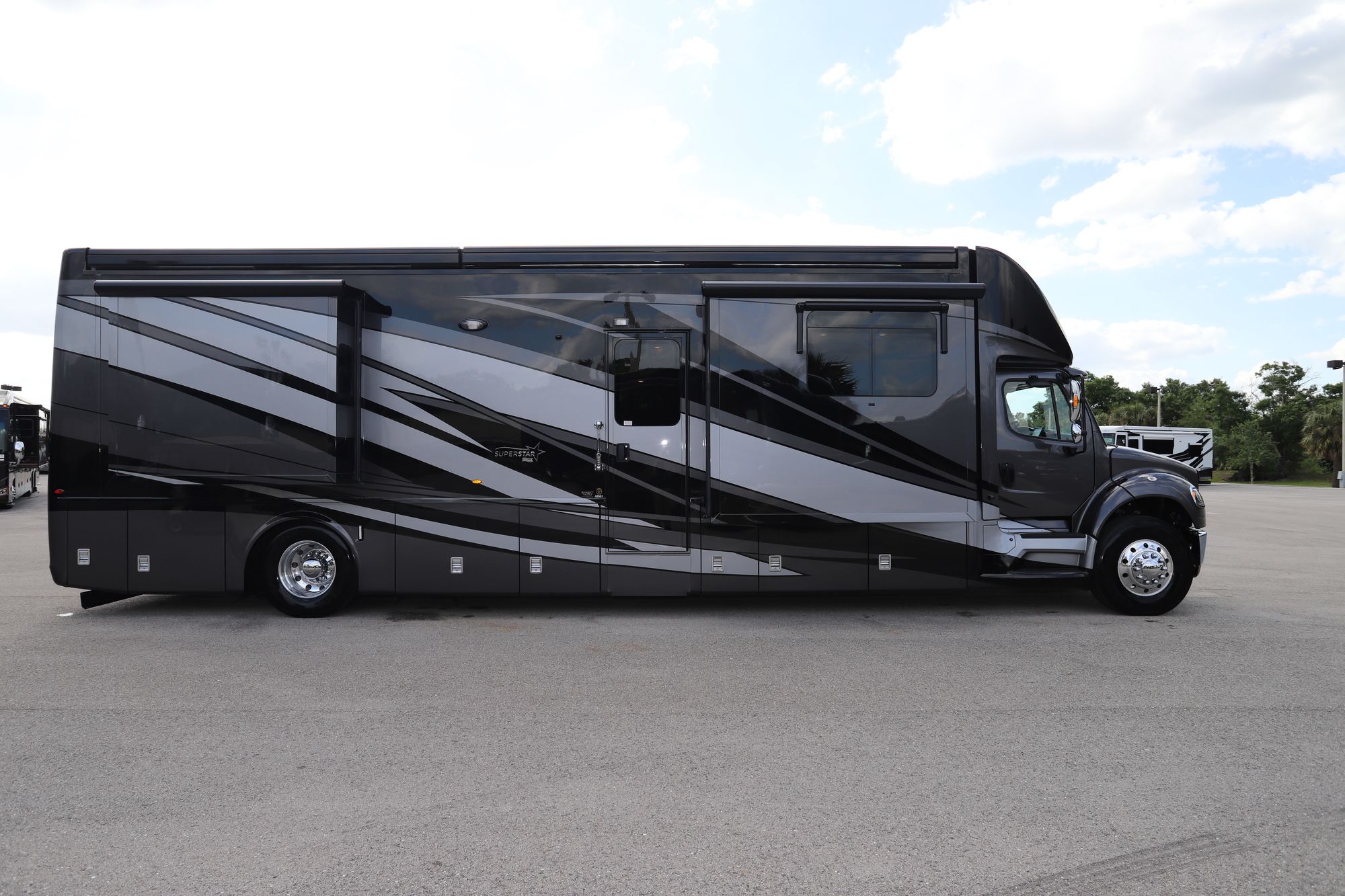 New 2021 Newmar Super Star 4061 Super C  For Sale