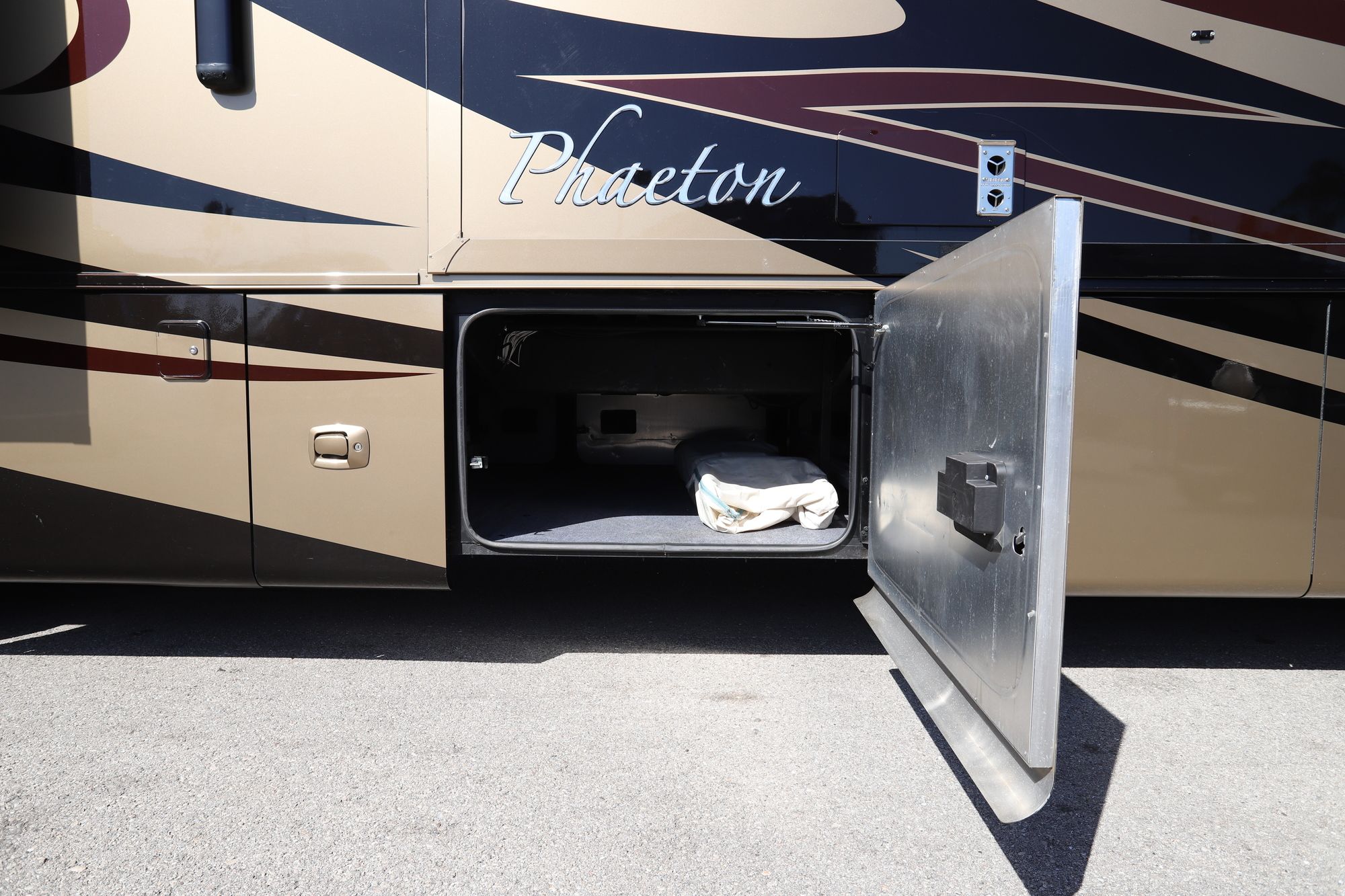 Used 2012 Tiffin Motor Homes Phaeton 40QBH Class A  For Sale