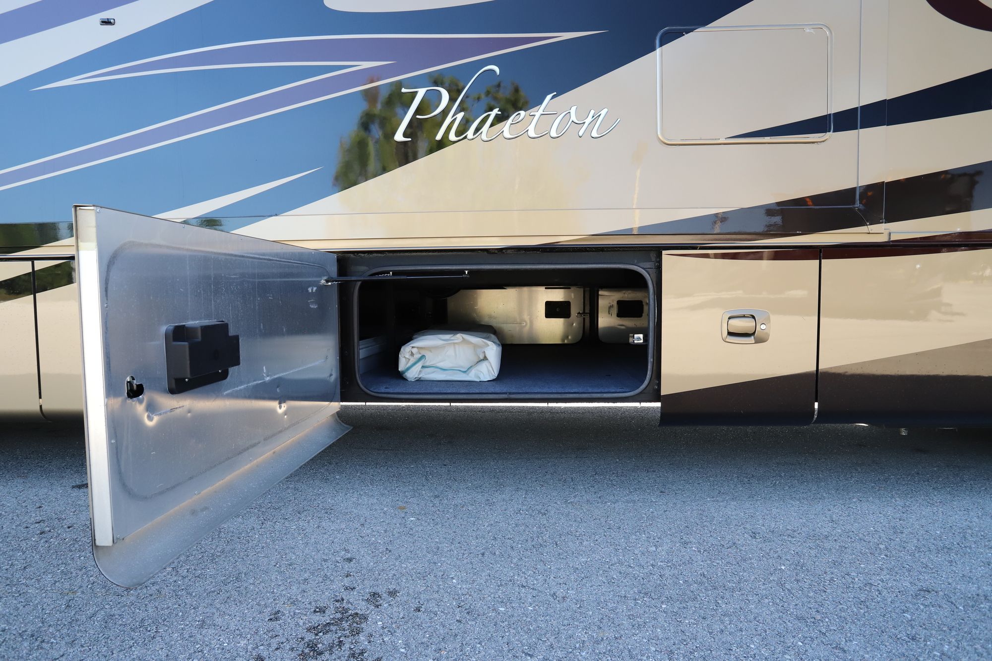 Used 2012 Tiffin Motor Homes Phaeton 40QBH Class A  For Sale