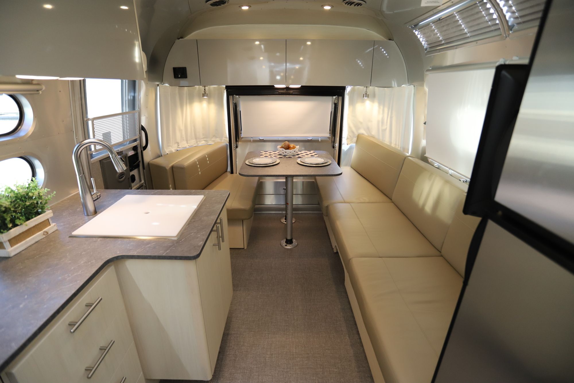 New 2021 Airstream Flying Cloud 27FB Travel Trailer  For Sale