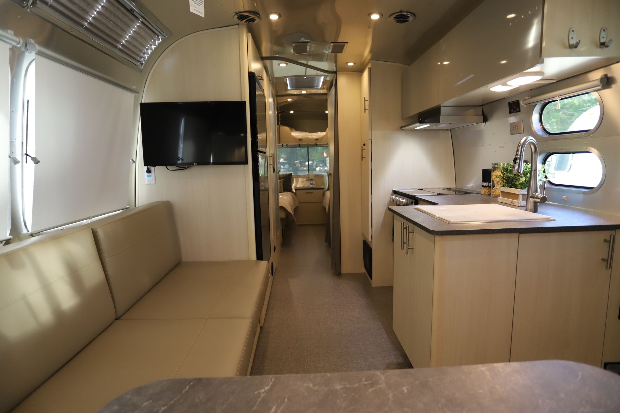 New 2021 Airstream Flying Cloud 27FB Travel Trailer  For Sale