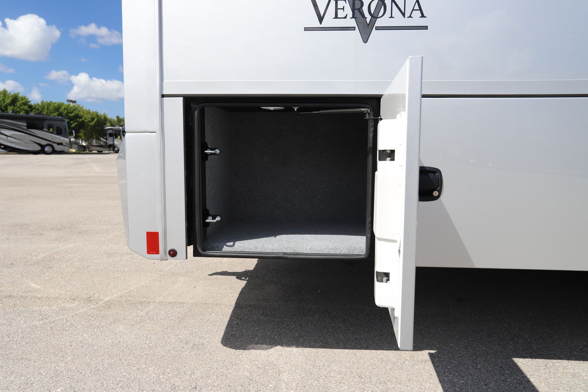 New 2021 Renegade Rv Verona 40VRB Super C  For Sale