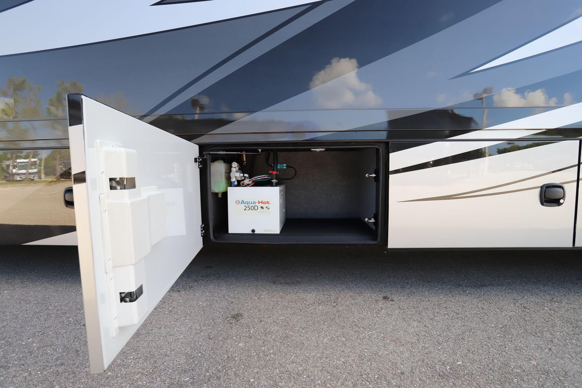 New 2021 Renegade Rv Verona 40VRB Super C  For Sale