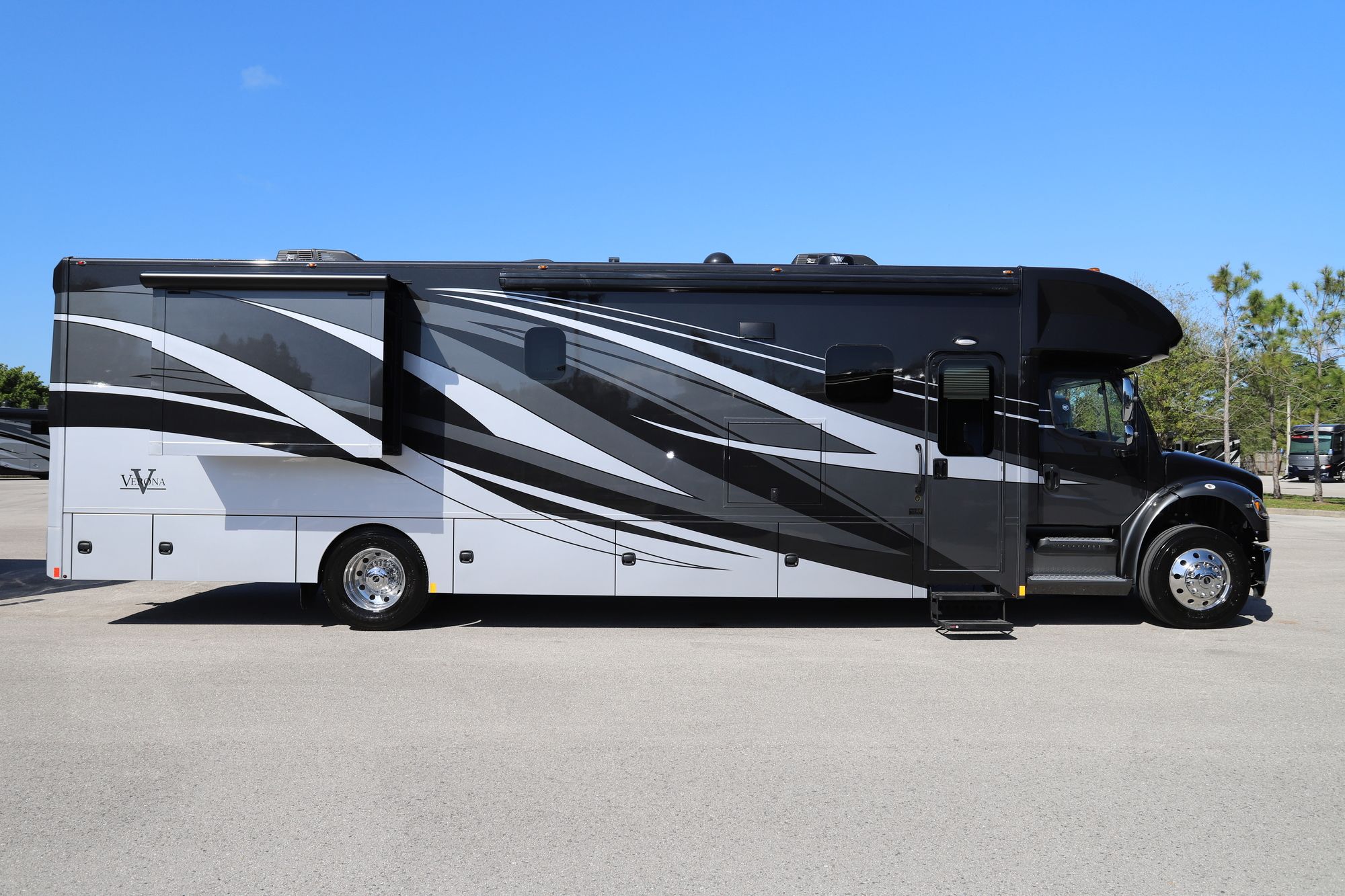 New 2021 Renegade Rv Verona 40VRB Super C  For Sale