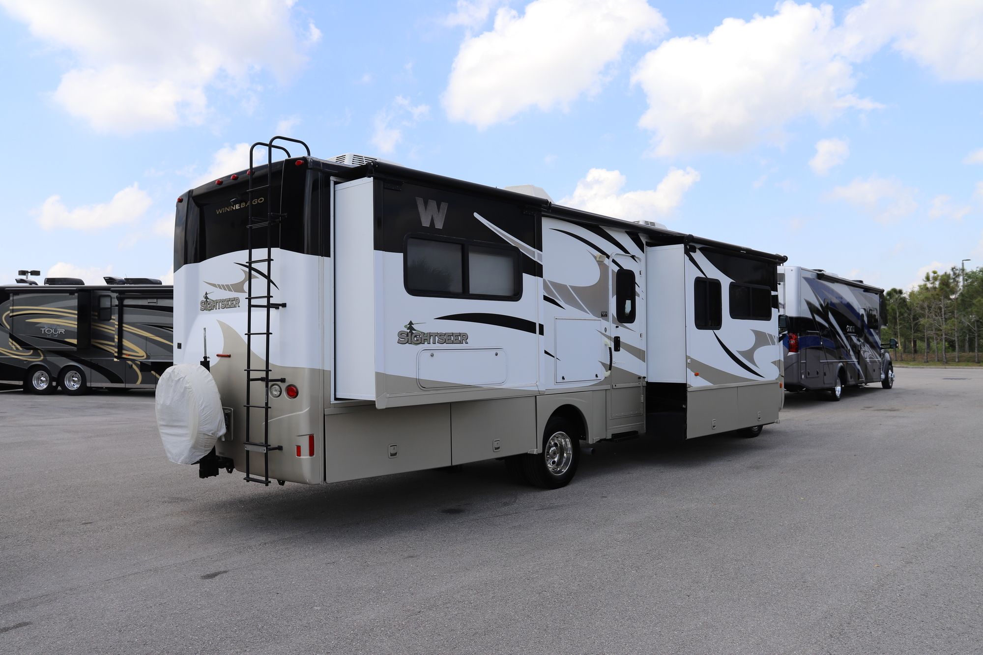 Used 2011 Winnebago Sightseer 33C Class A  For Sale