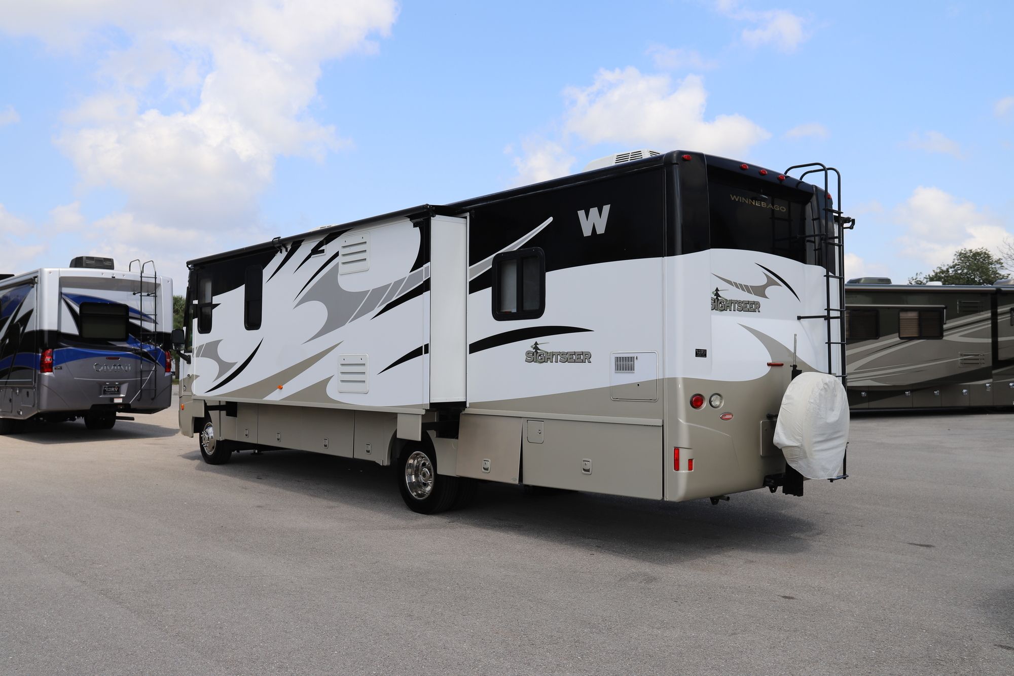 Used 2011 Winnebago Sightseer 33C Class A  For Sale