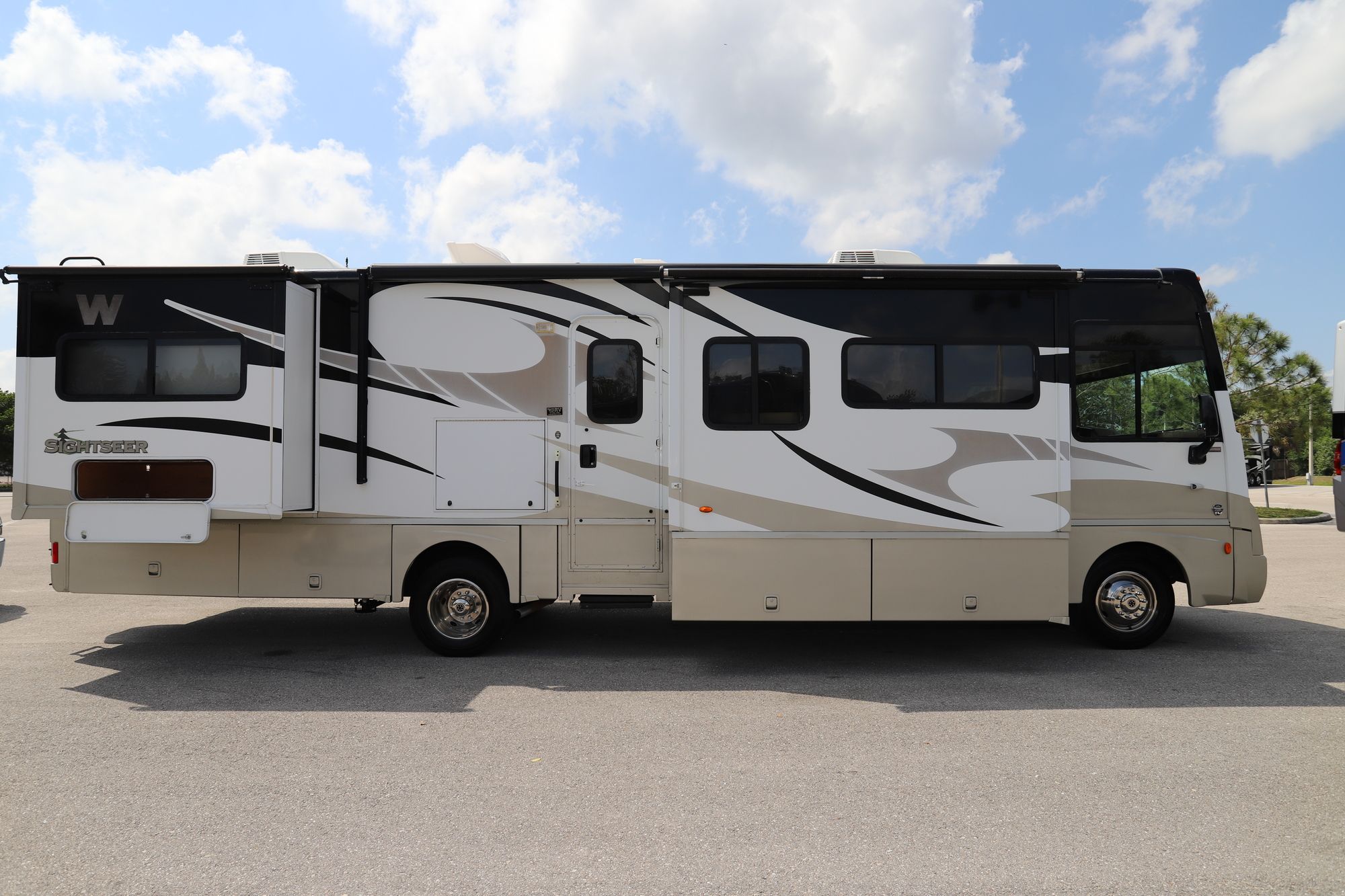 Used 2011 Winnebago Sightseer 33C Class A  For Sale