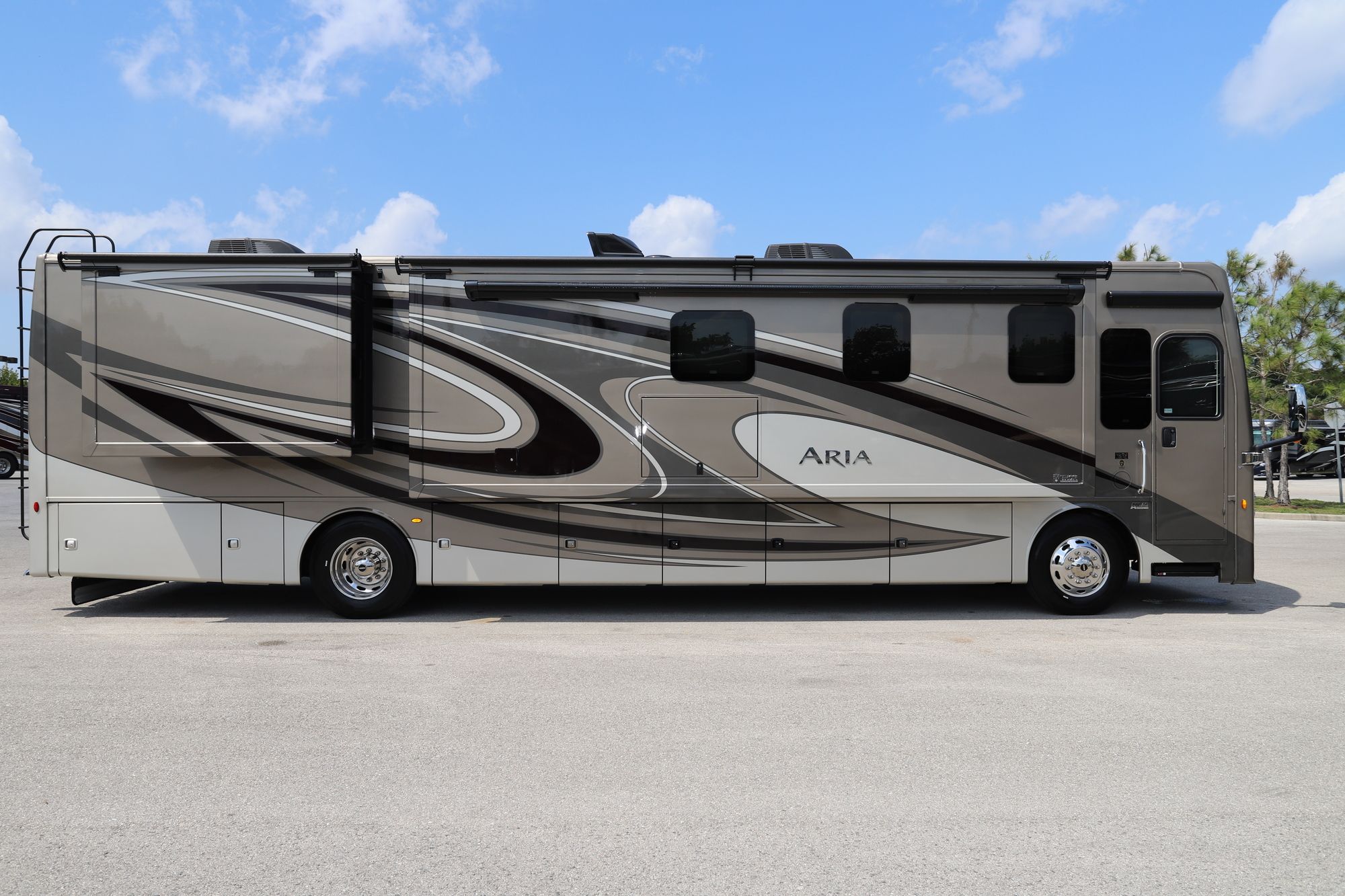 Used 2020 Thor Aria 3902 Class A  For Sale