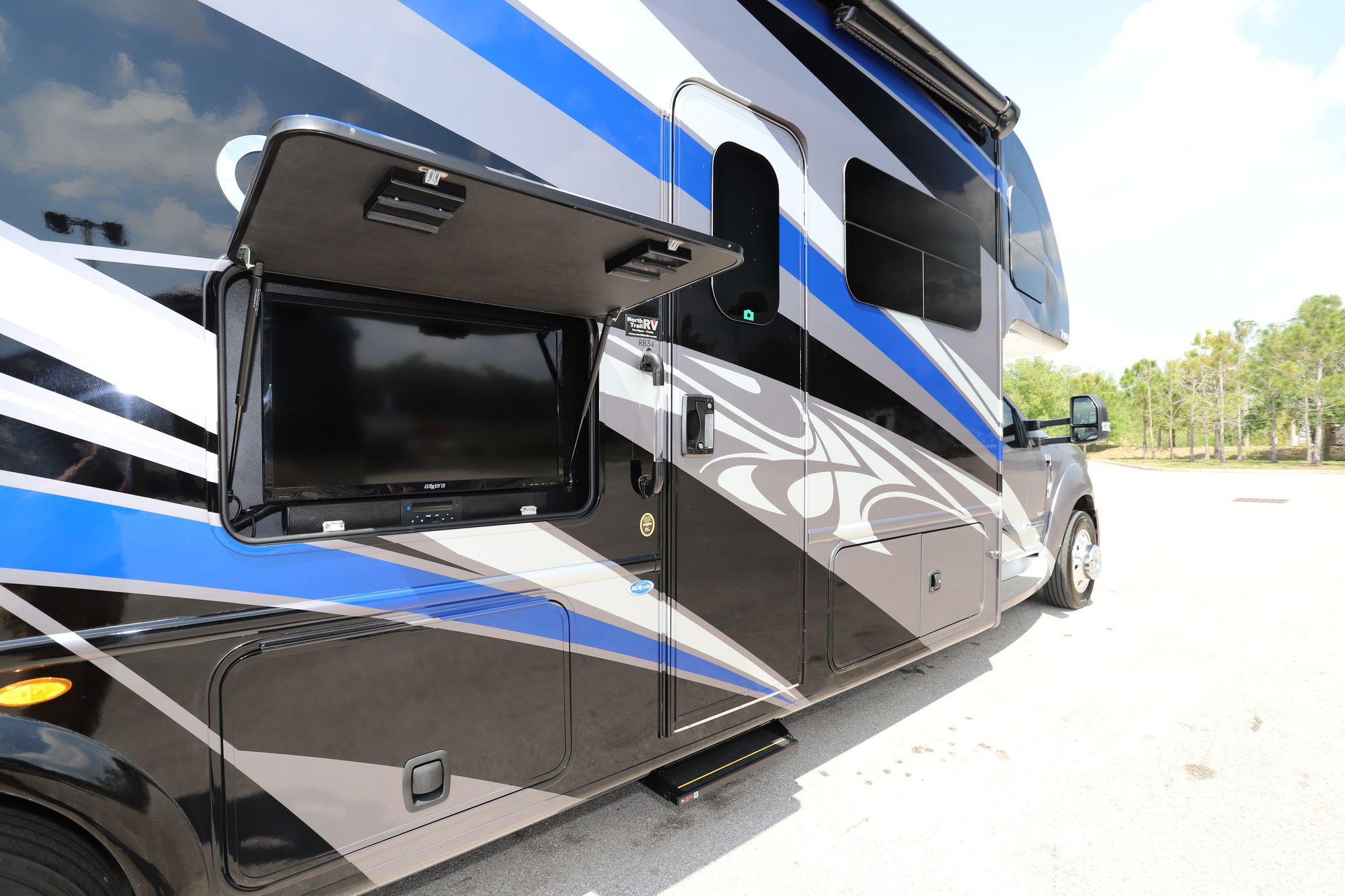 Used 2021 Thor Omni 34RB Super C  For Sale