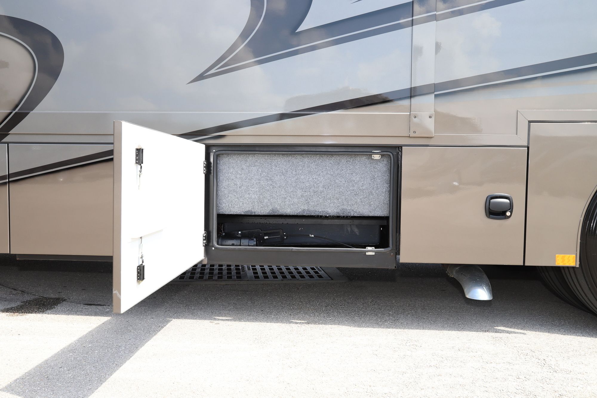 Used 2019 Renegade Rv Valencia 38RW Super C  For Sale