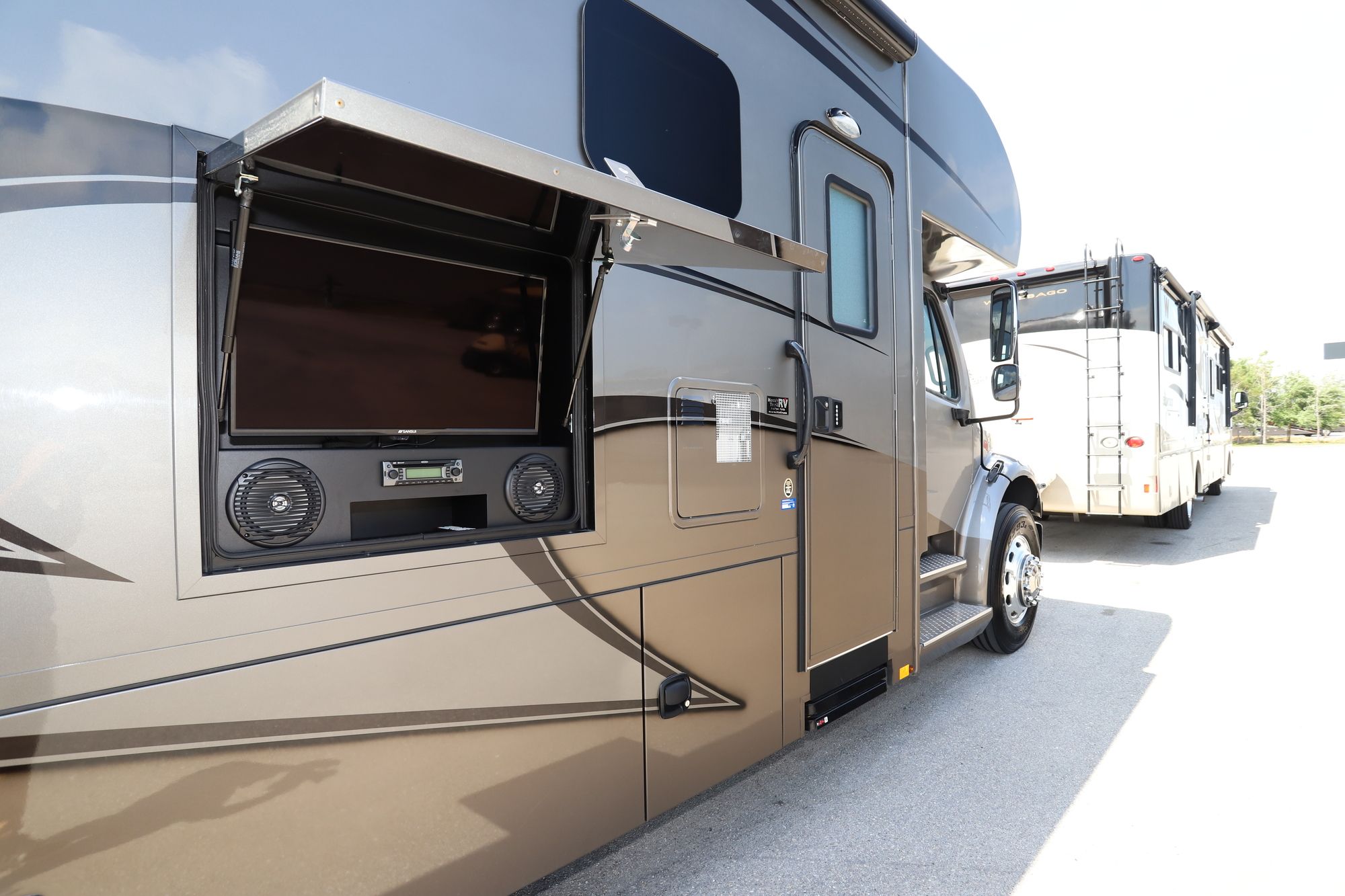 Used 2019 Renegade Rv Valencia 38RW Super C  For Sale