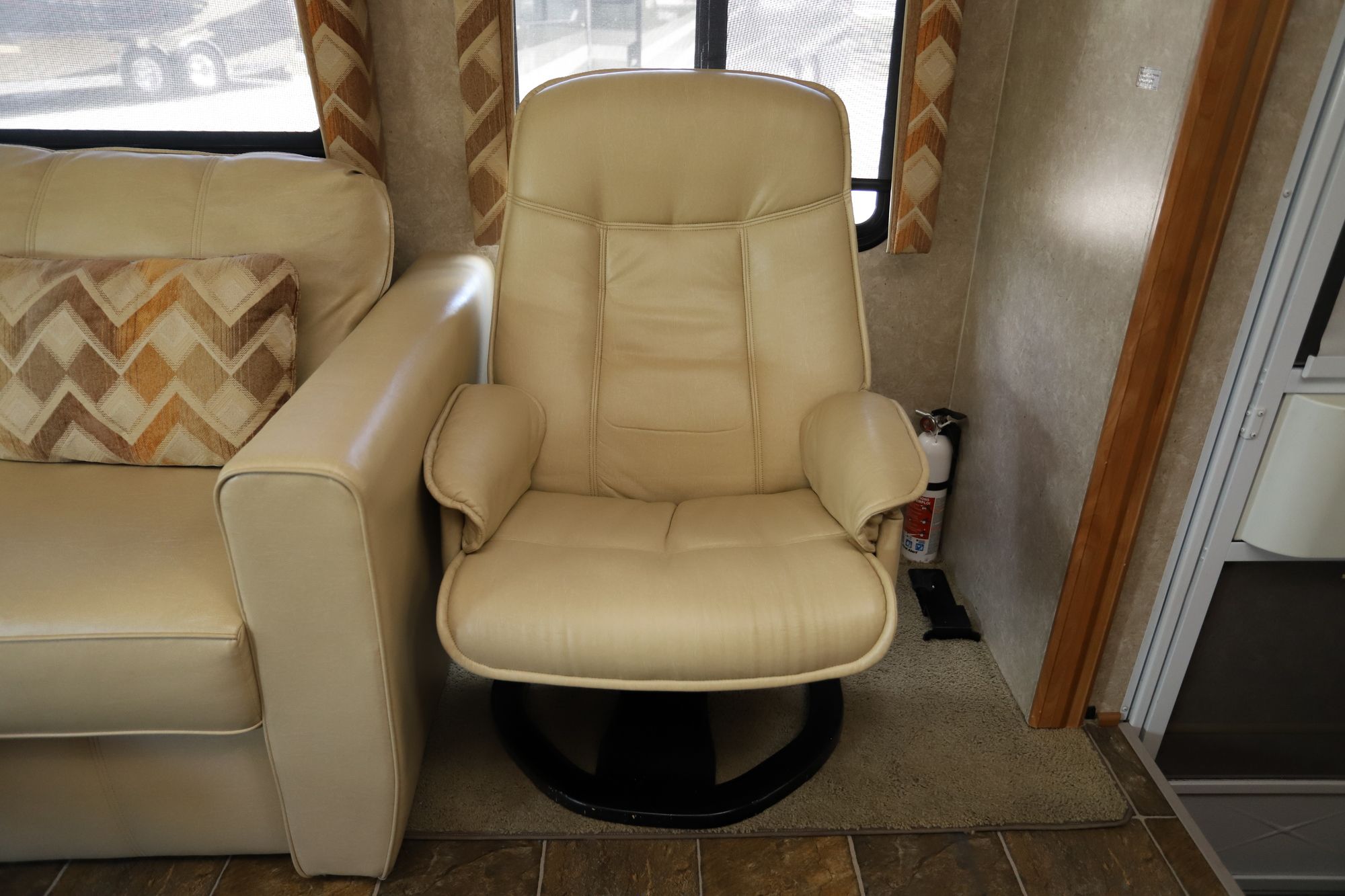 Used 2011 Winnebago Sightseer 33C Class A  For Sale