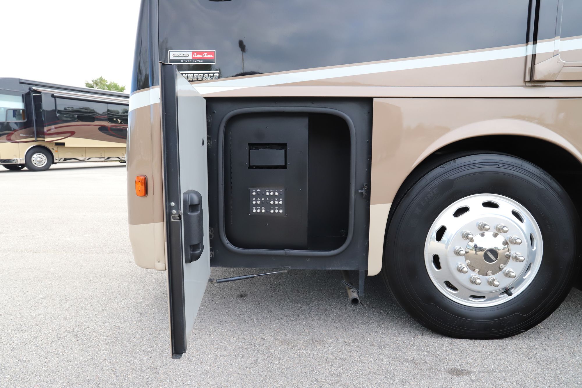 Used 2017 Winnebago Journey 40J Class A  For Sale