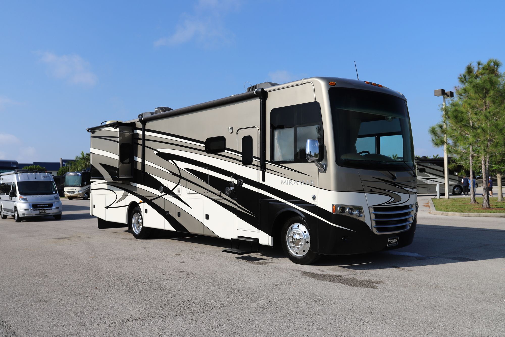 Used 2015 Thor Miramar 34.1 Class A  For Sale