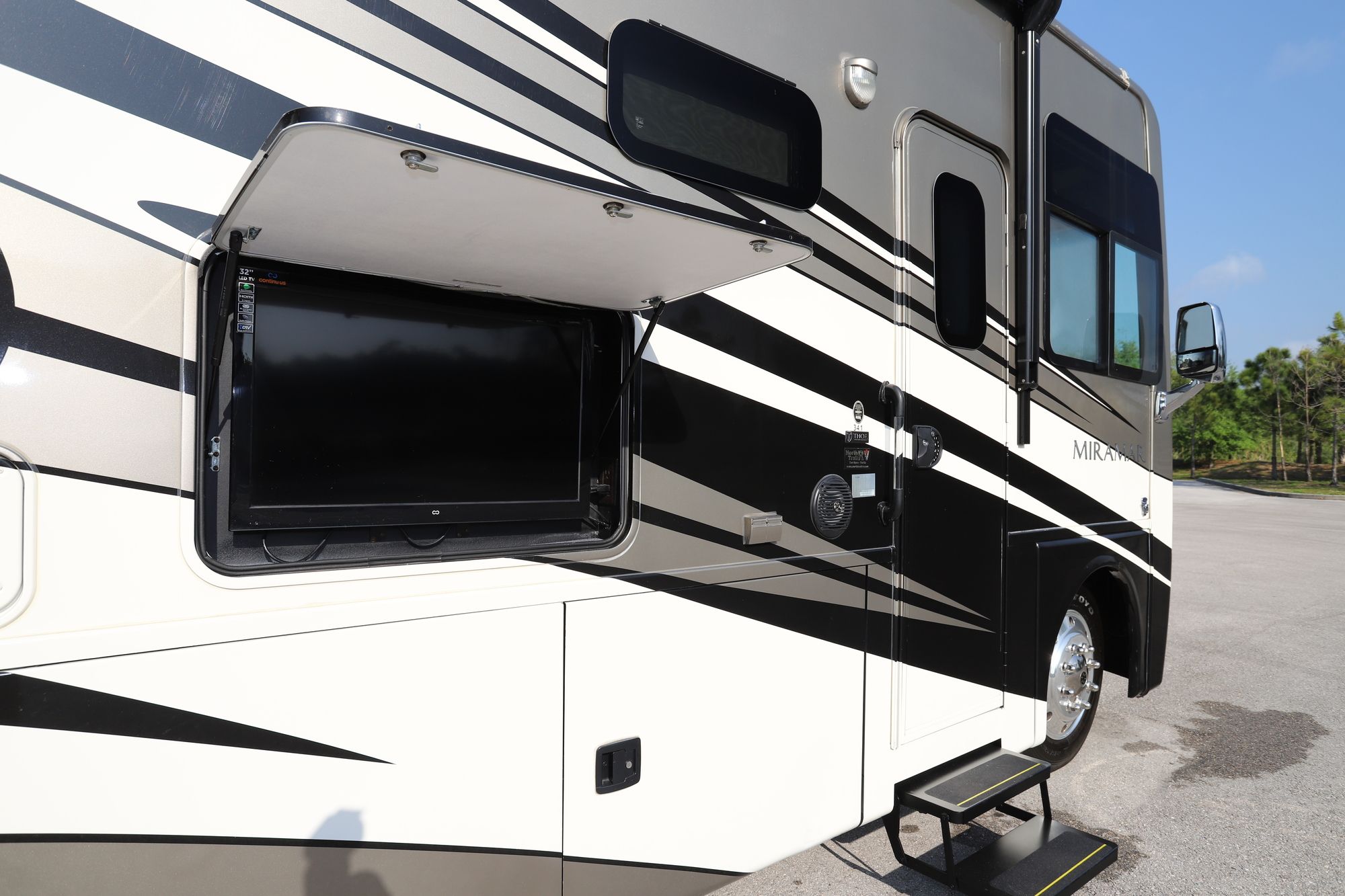 Used 2015 Thor Miramar 34.1 Class A  For Sale
