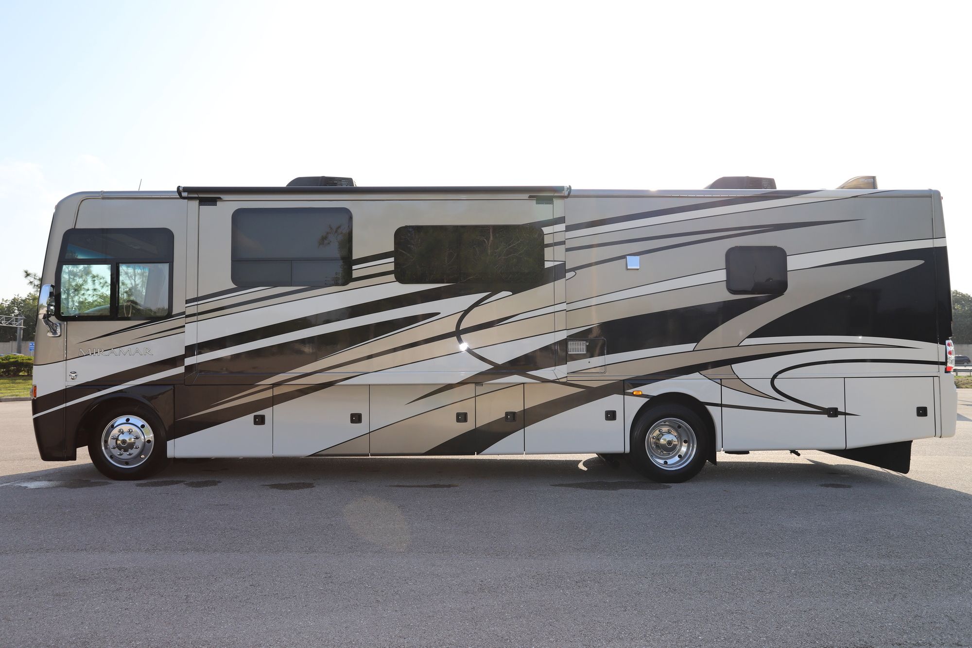 Used 2015 Thor Miramar 34.1 Class A  For Sale