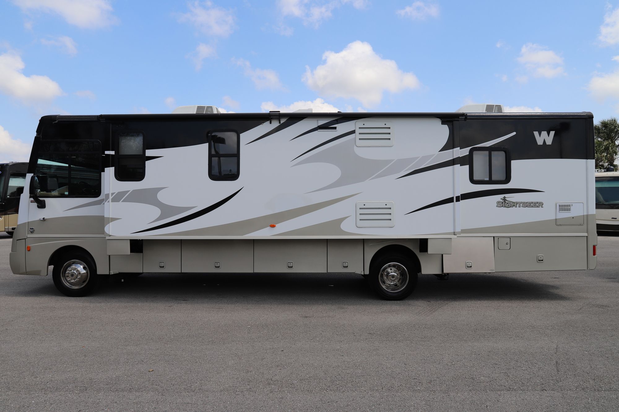 Used 2011 Winnebago Sightseer 33C Class A  For Sale