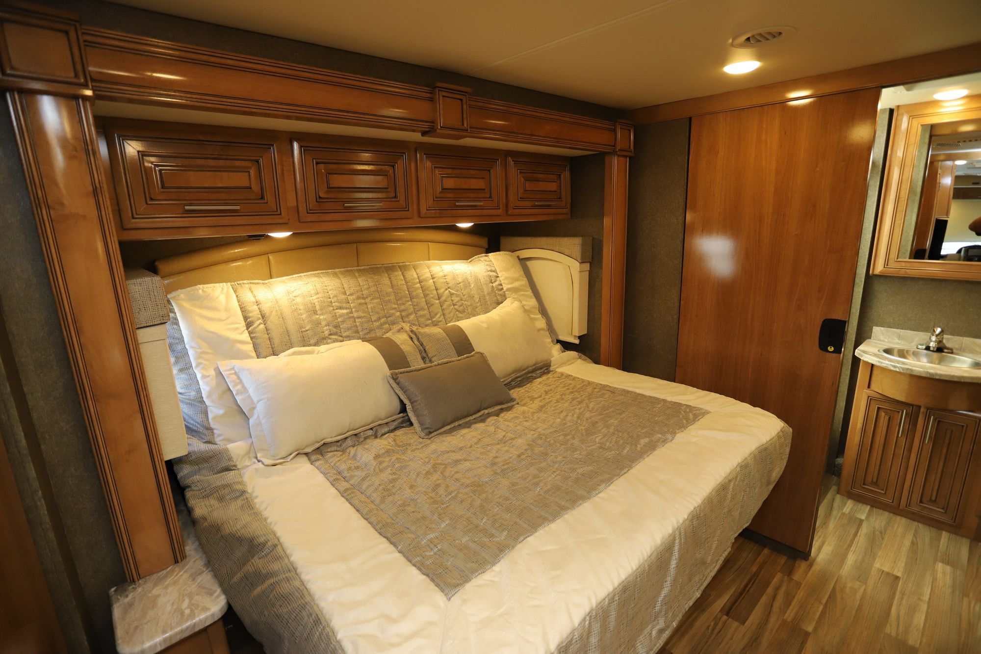 Used 2019 Thor Miramar 35.3 Class A  For Sale