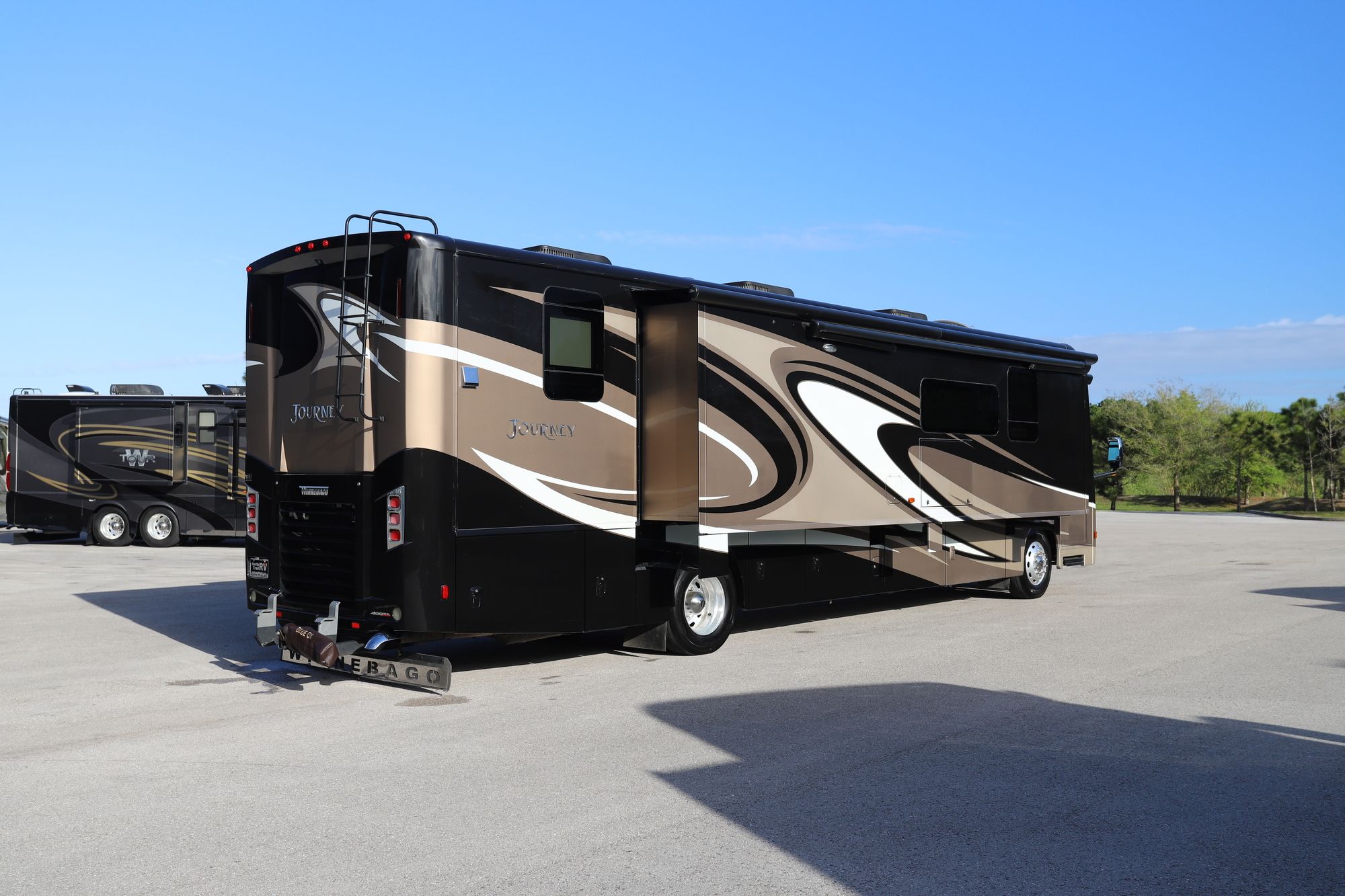 Used 2017 Winnebago Journey 40J Class A  For Sale