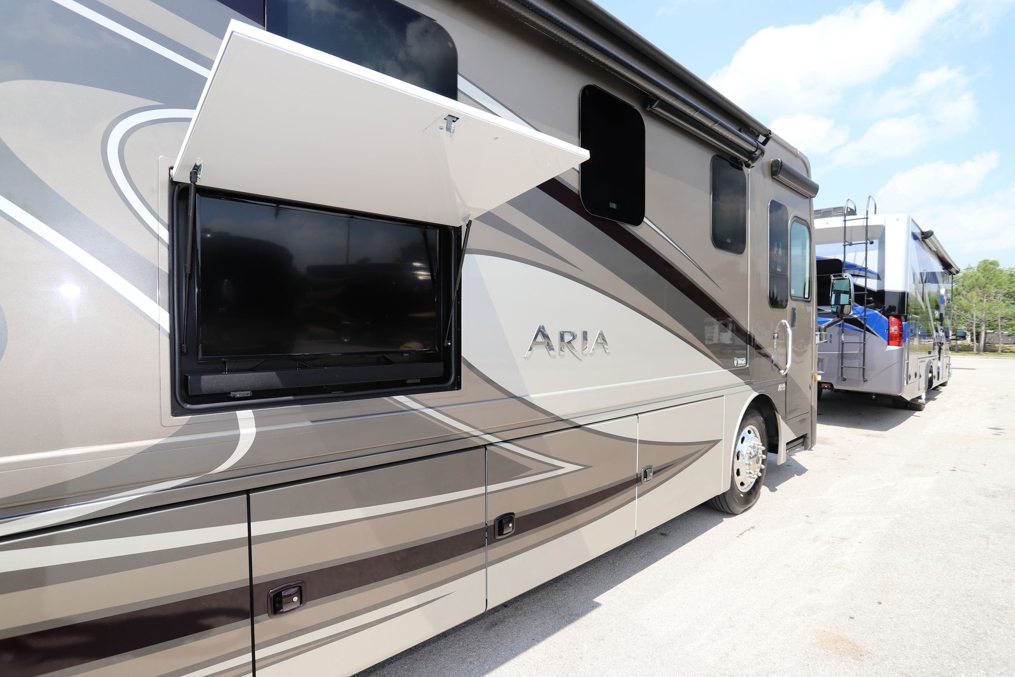 Used 2020 Thor Aria 3902 Class A  For Sale