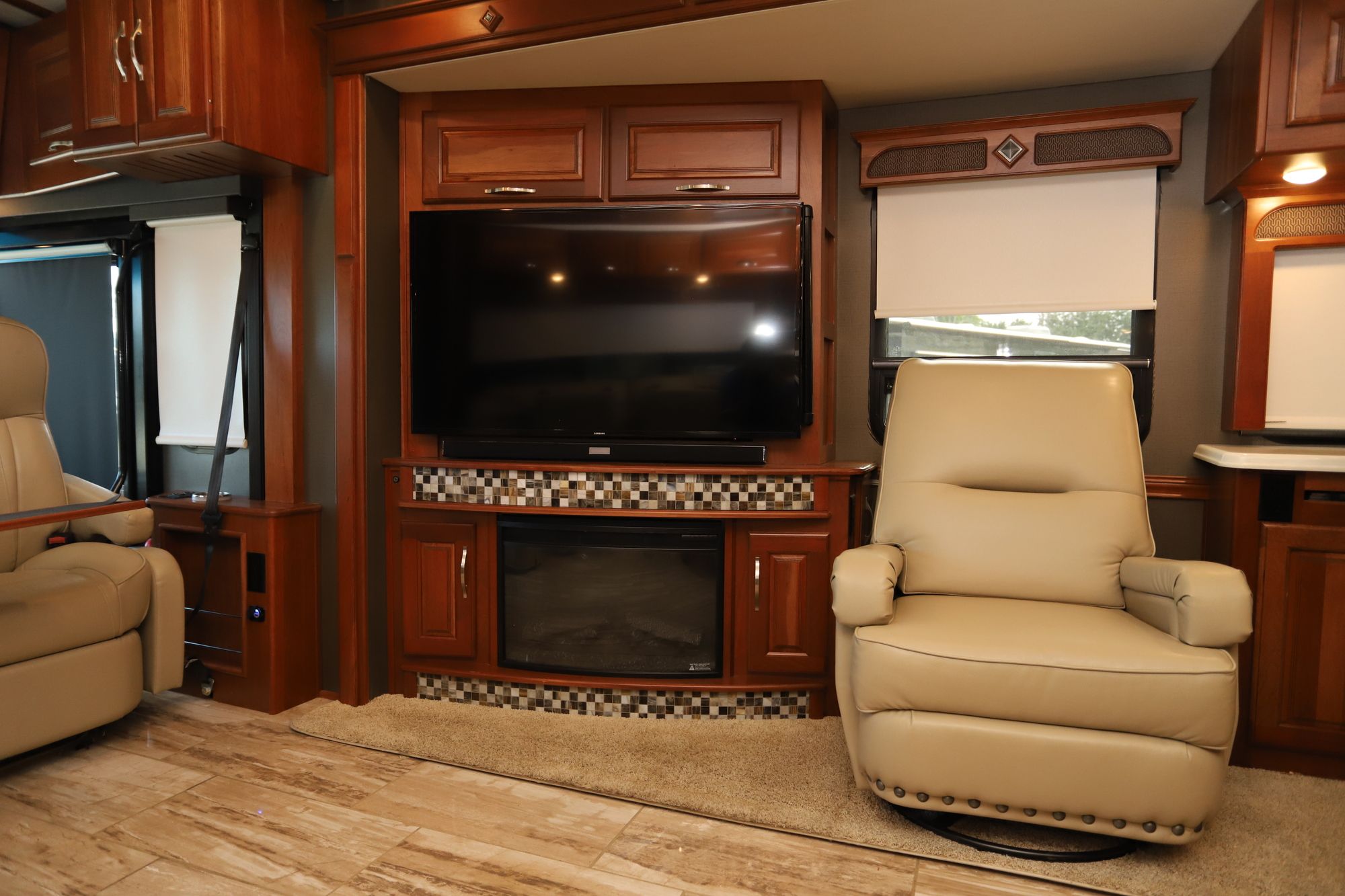 Used 2017 Winnebago Journey 40J Class A  For Sale