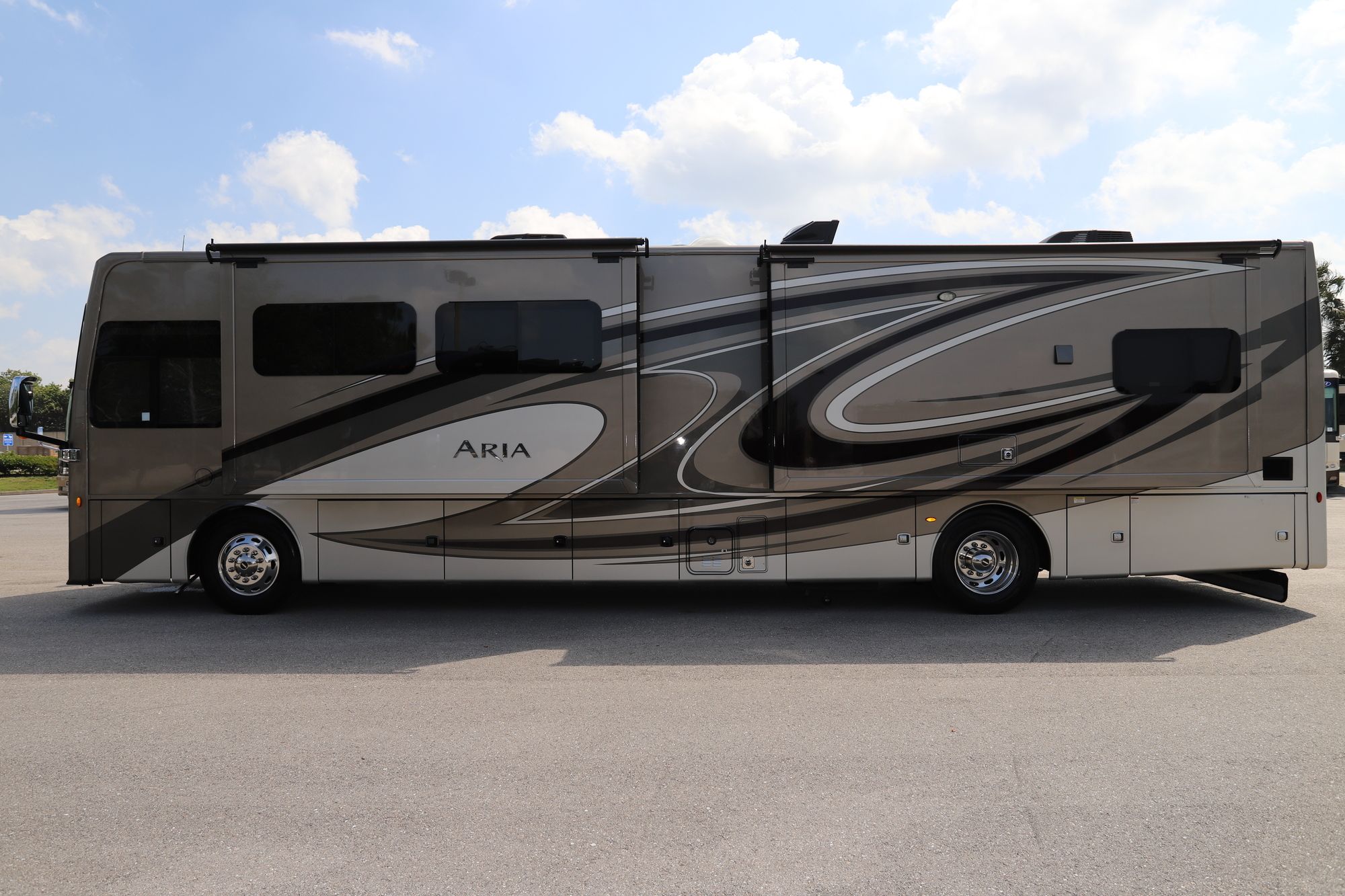 Used 2020 Thor Aria 3902 Class A  For Sale