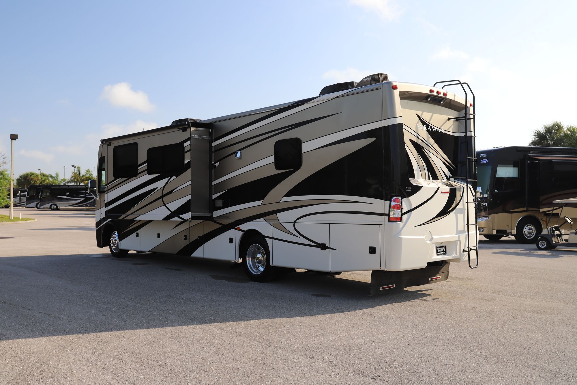 Used 2015 Thor Miramar 34.1 Class A  For Sale