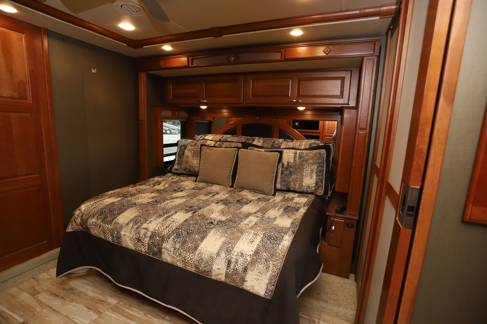 Used 2017 Winnebago Journey 40J Class A  For Sale