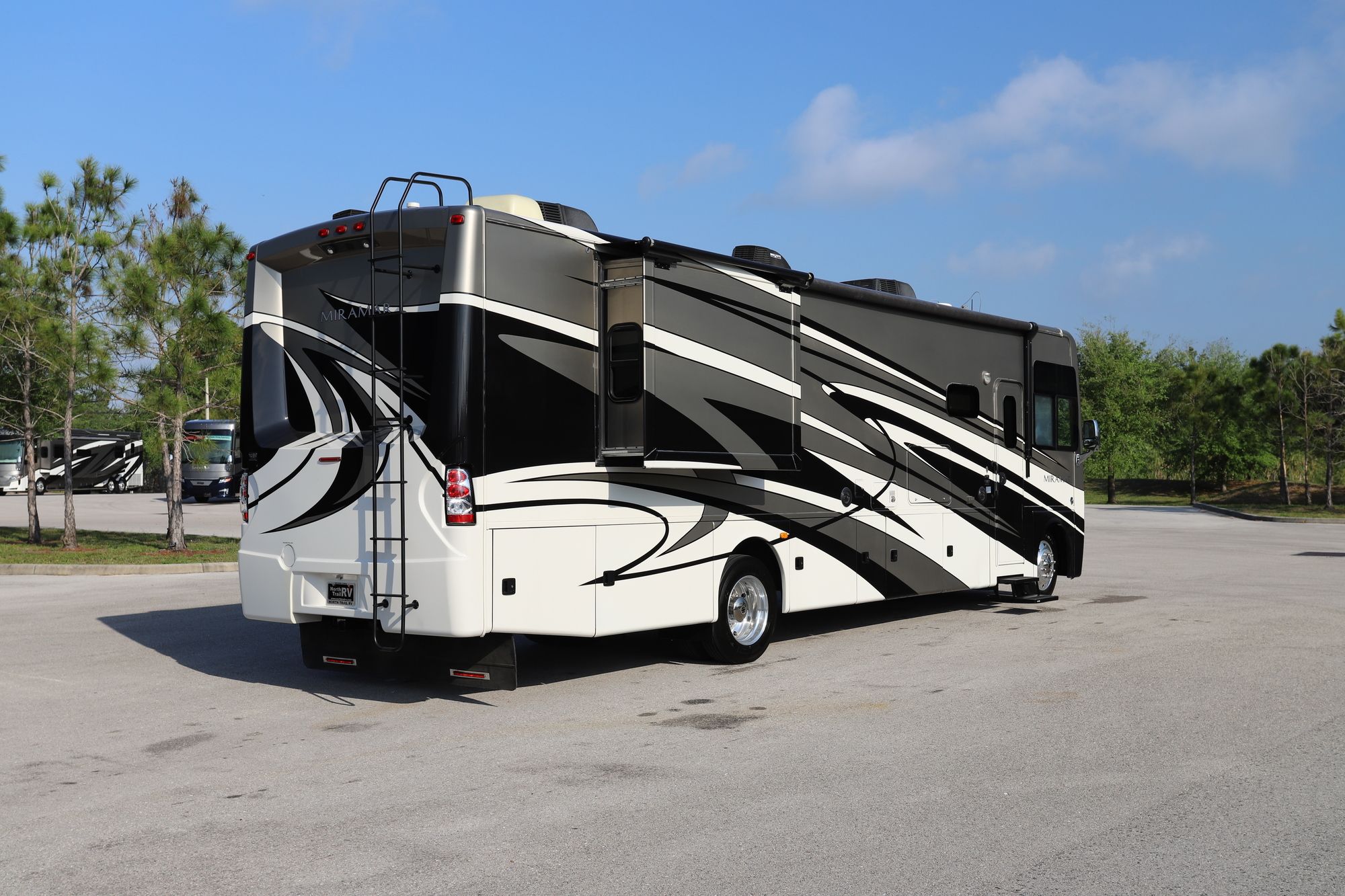 Used 2015 Thor Miramar 34.1 Class A  For Sale