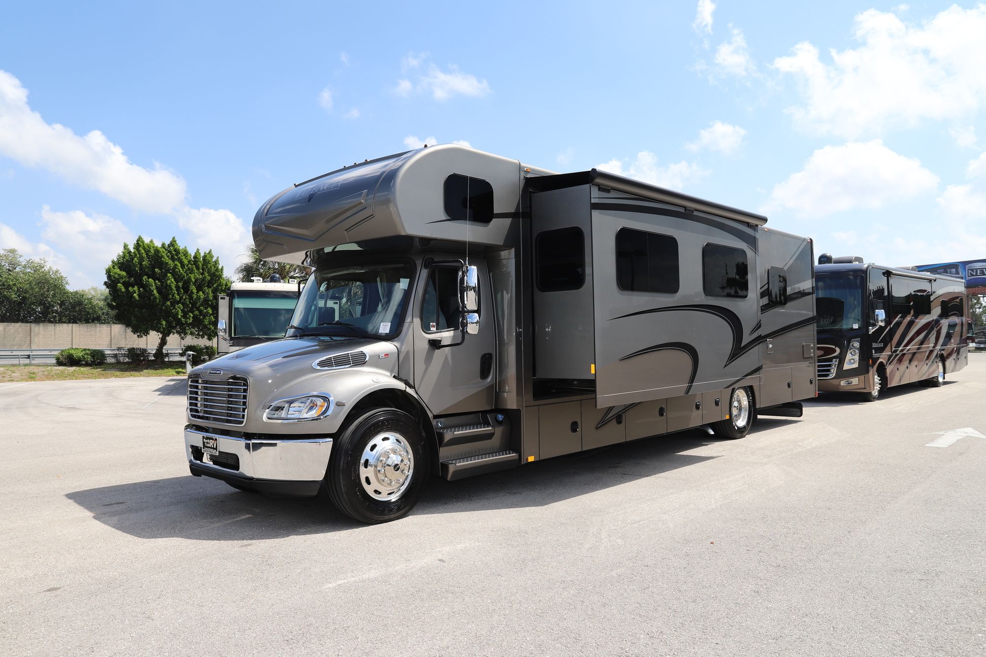 Used 2019 Renegade Rv Valencia 38RW Super C  For Sale