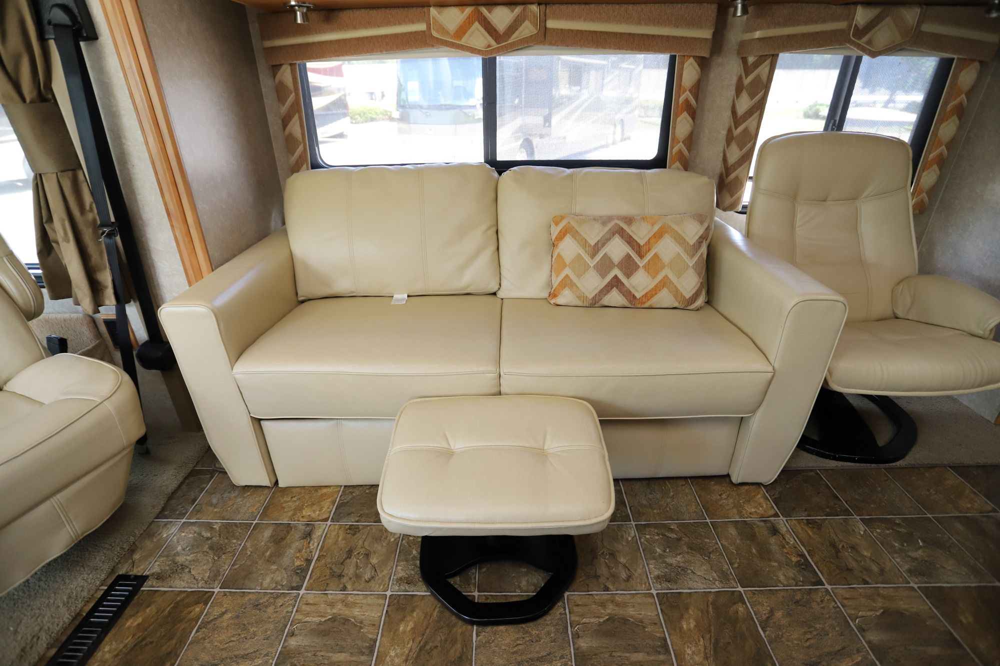 Used 2011 Winnebago Sightseer 33C Class A  For Sale