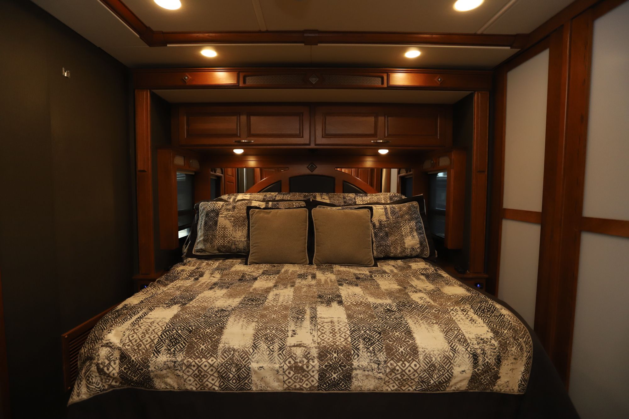 Used 2017 Winnebago Journey 40J Class A  For Sale