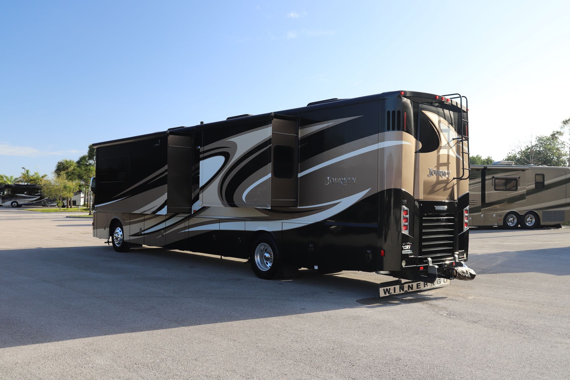 Used 2017 Winnebago Journey 40J Class A  For Sale