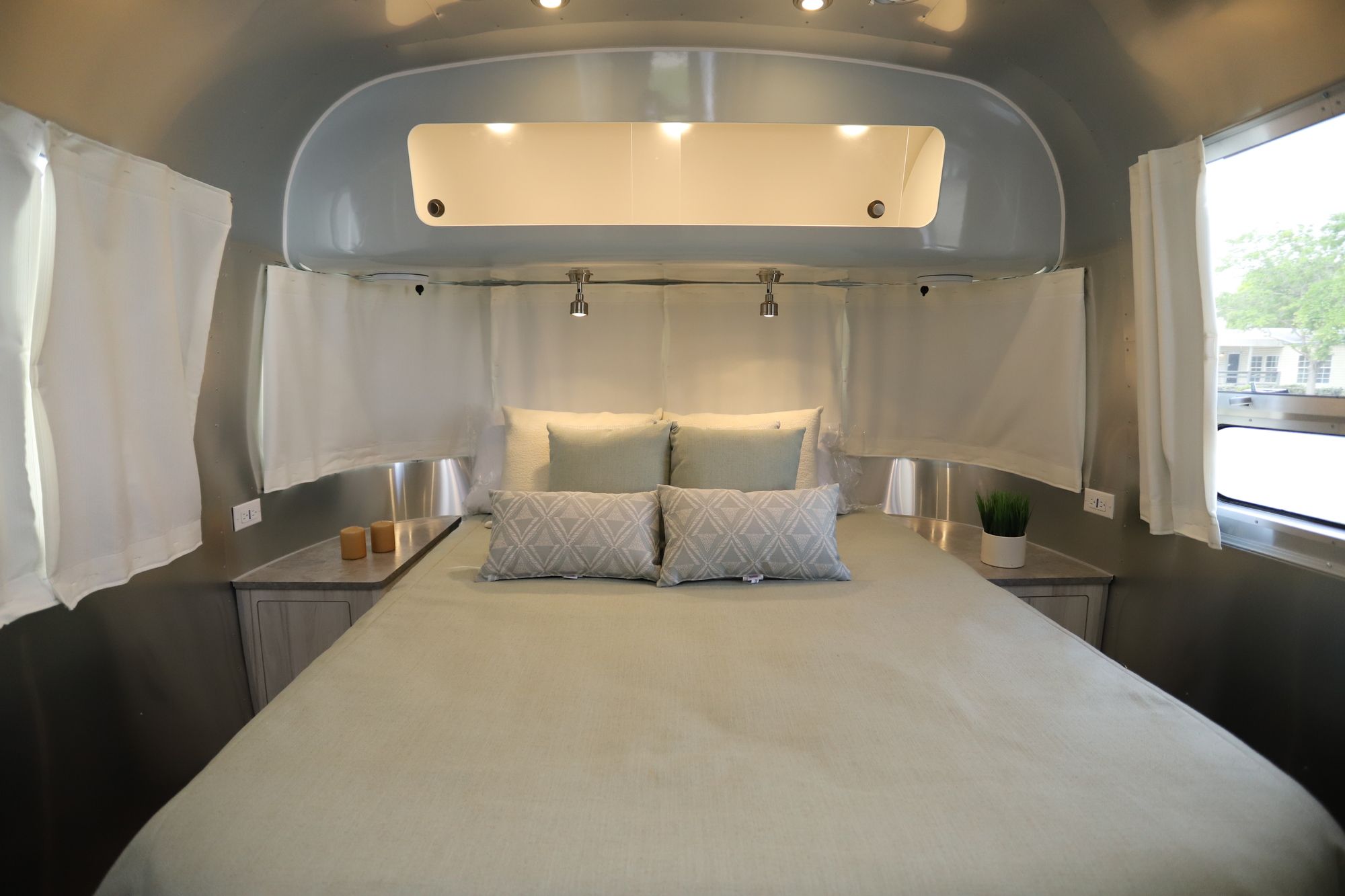 New 2021 Airstream International 27FB Travel Trailer  For Sale