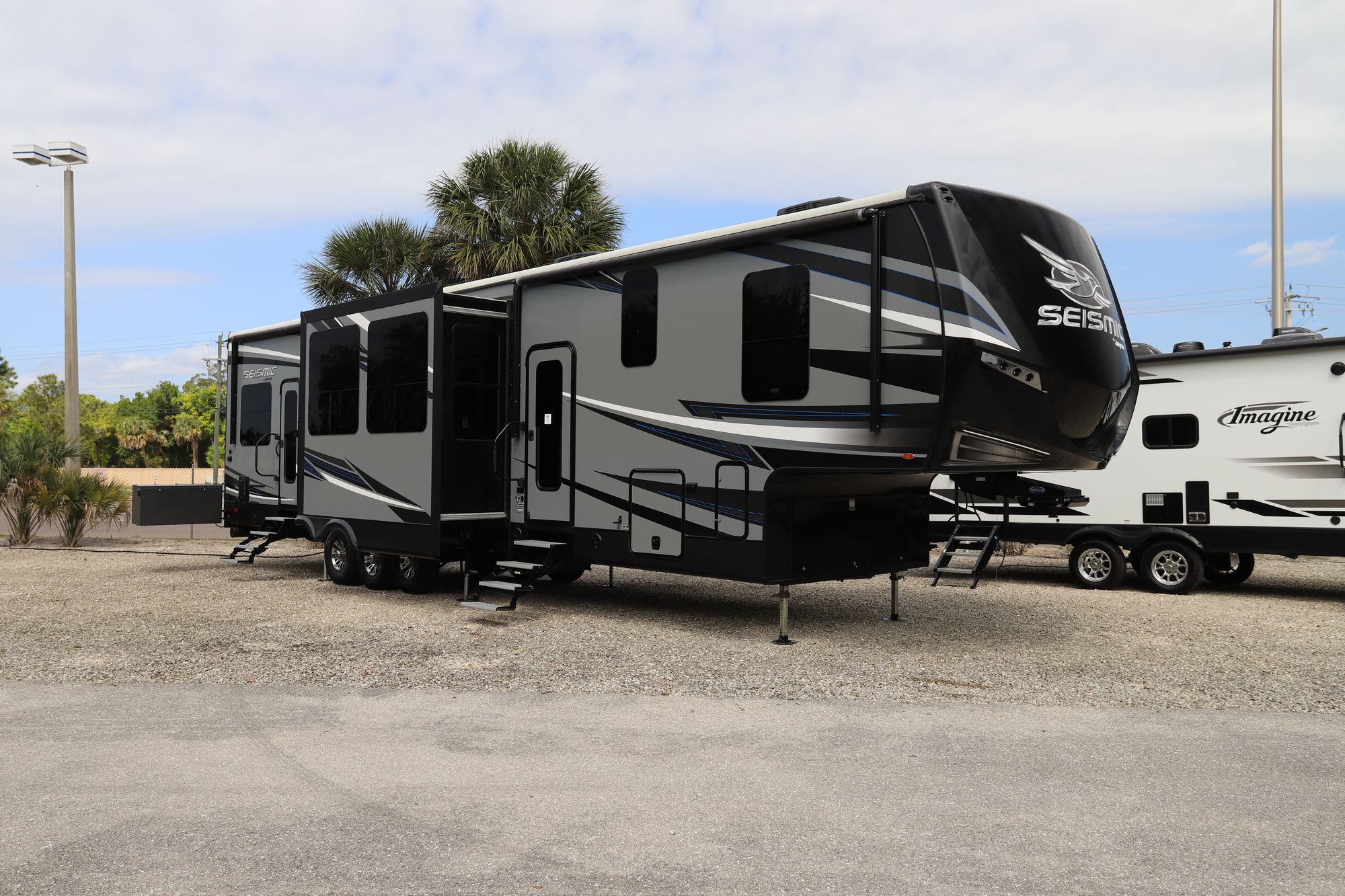 Used 2018 Jayco Seismic 4114 Fifth Wheel  For Sale