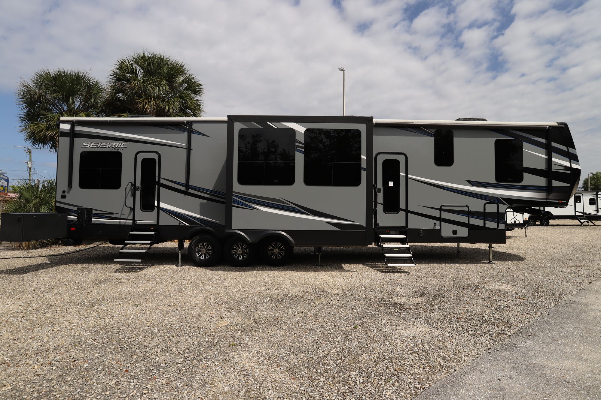 Used 2018 Jayco Seismic 4114 Fifth Wheel  For Sale