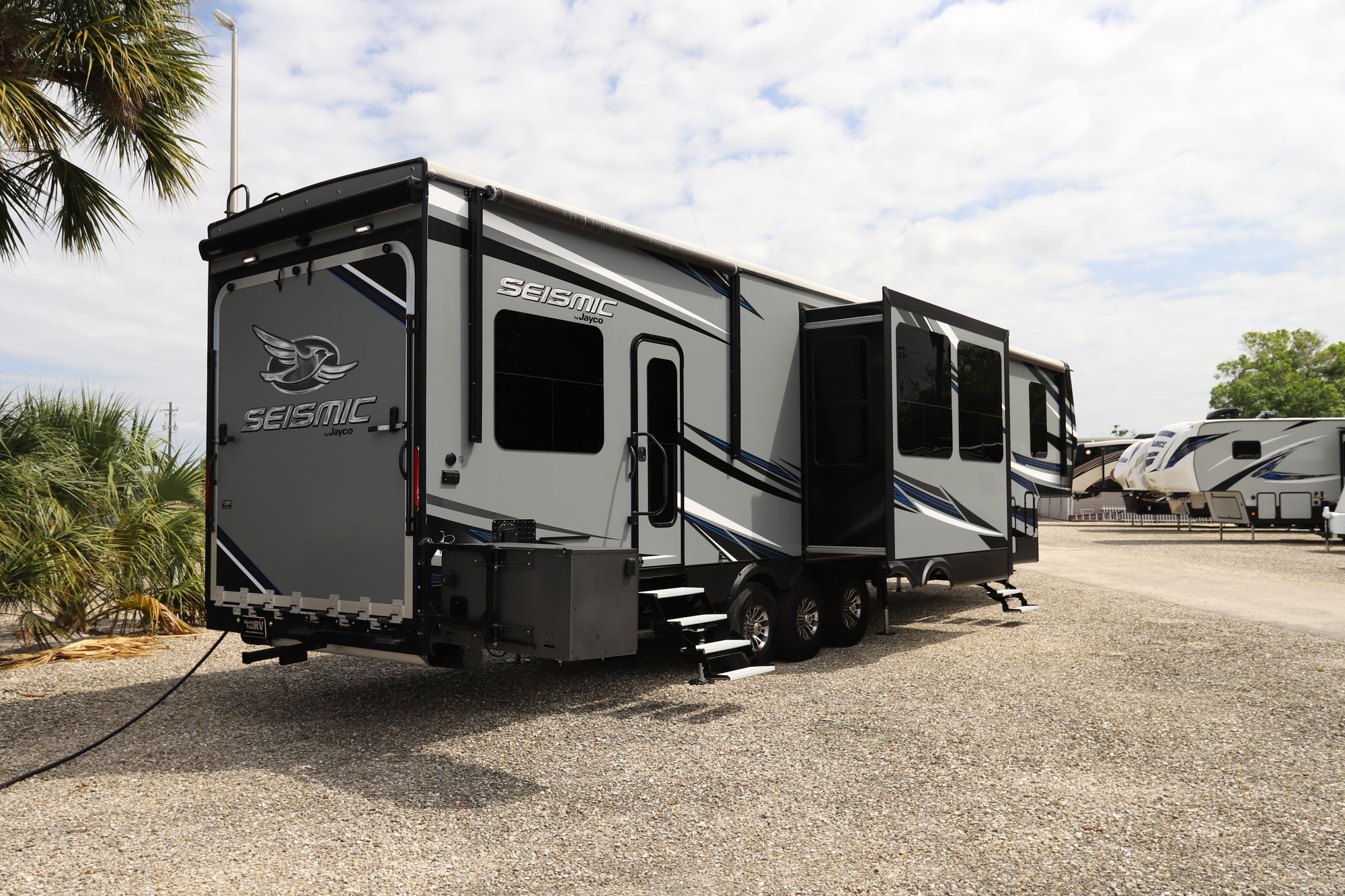 Used 2018 Jayco Seismic 4114 Fifth Wheel  For Sale