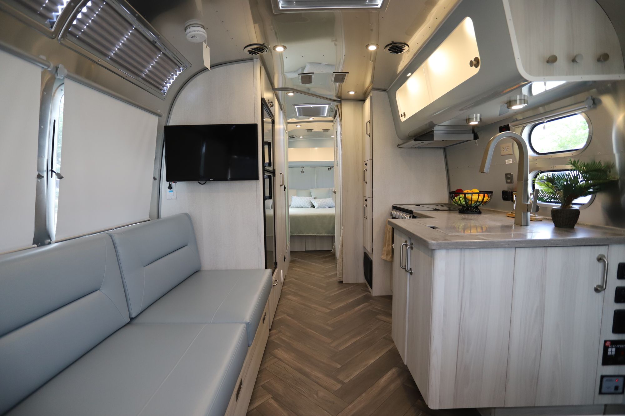 New 2021 Airstream International 27FB Travel Trailer  For Sale