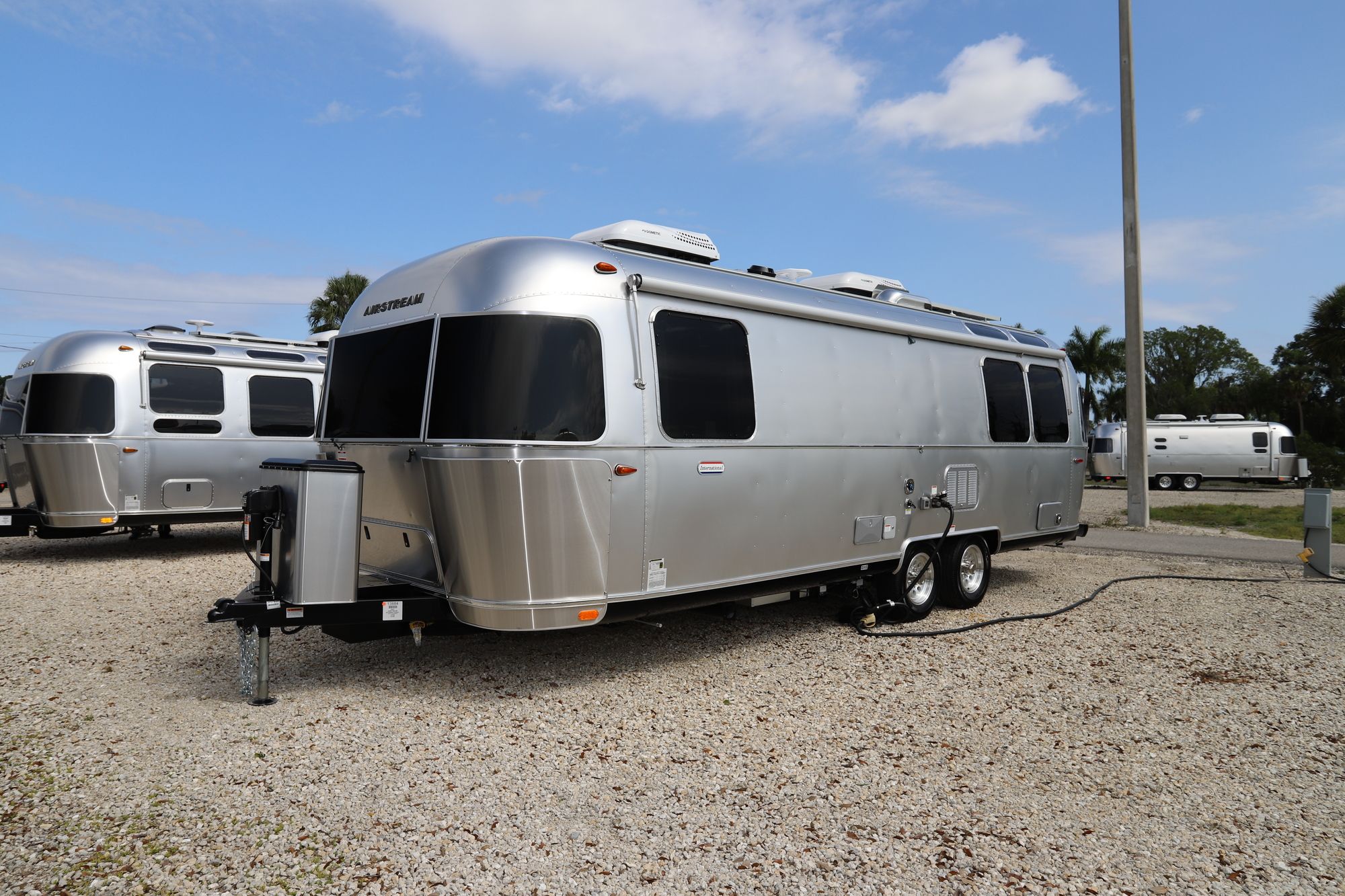 New 2021 Airstream International 27FB Travel Trailer  For Sale