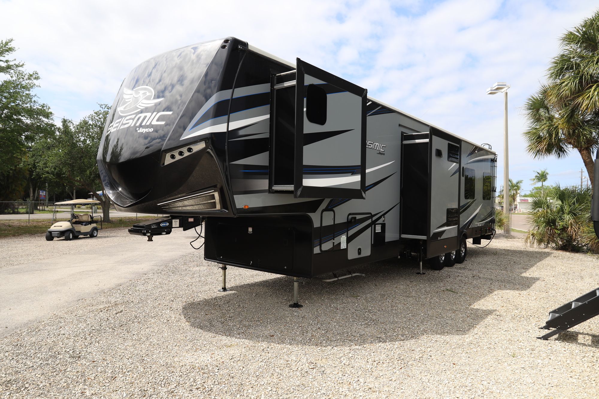 Used 2018 Jayco Seismic 4114 Fifth Wheel  For Sale