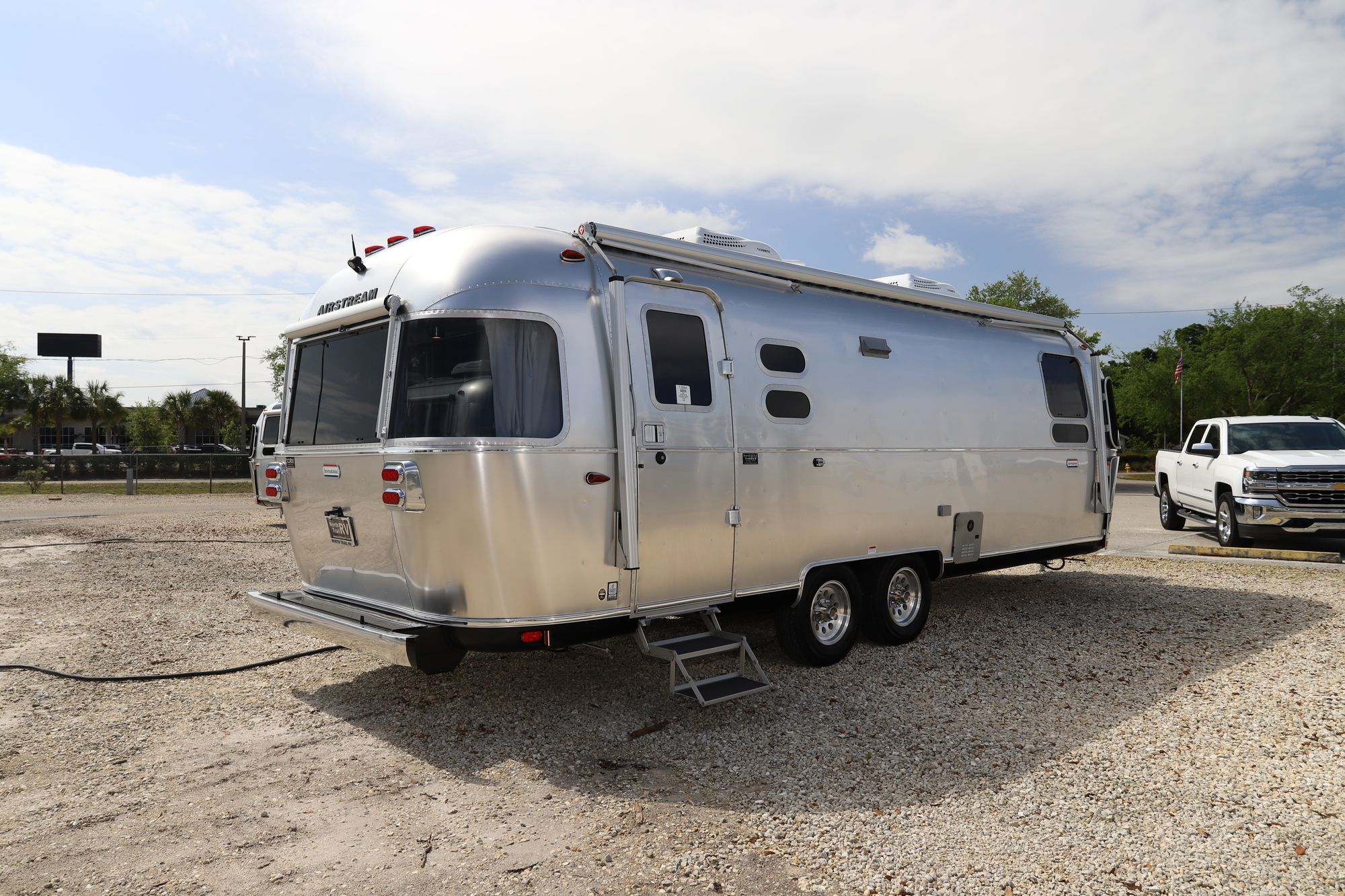 New 2021 Airstream International 27FB Travel Trailer  For Sale